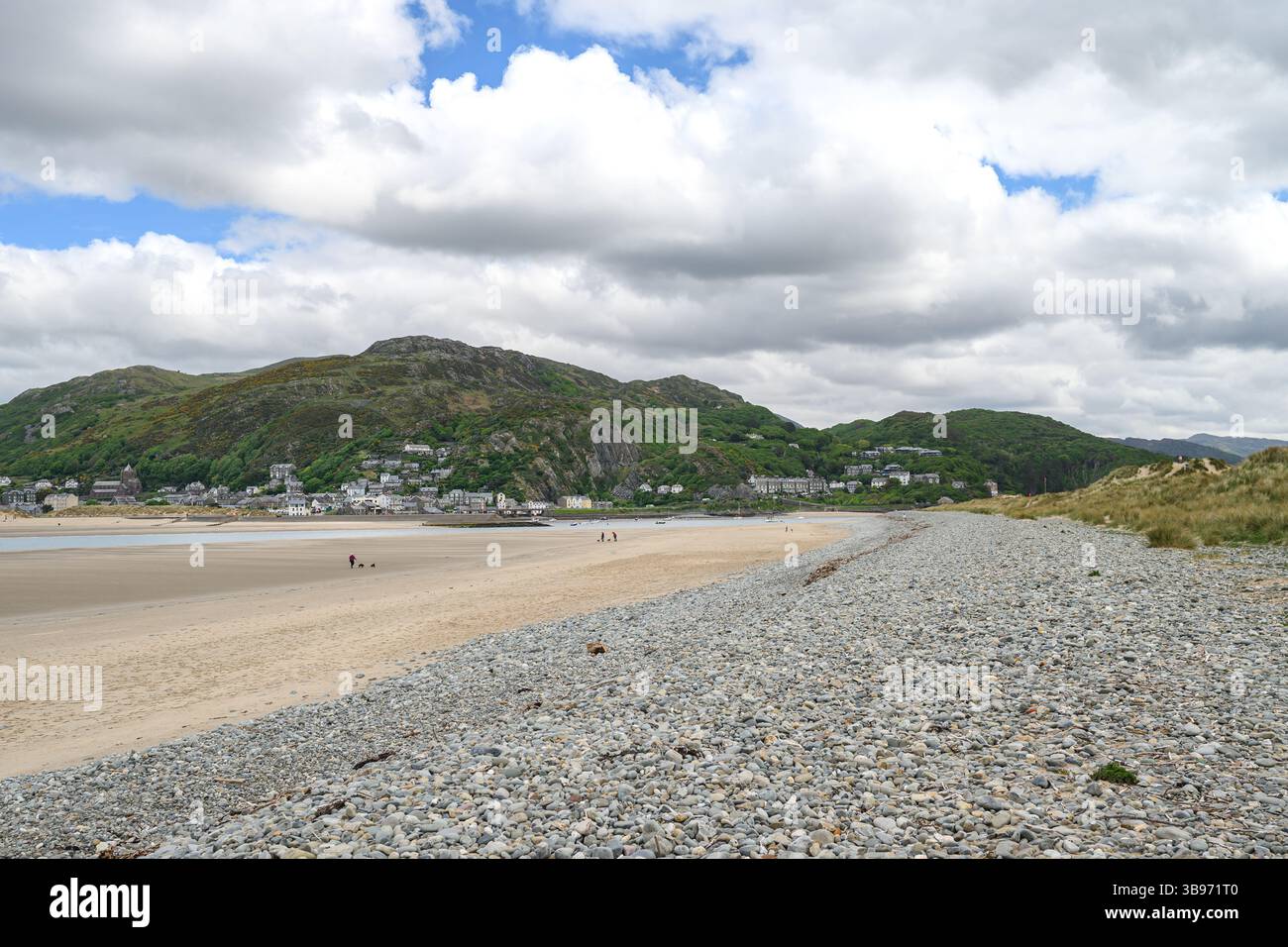 Fairbourne Beach – Gwynedd, Wales, Großbritannien – 05. Mai 2025 Stockfoto