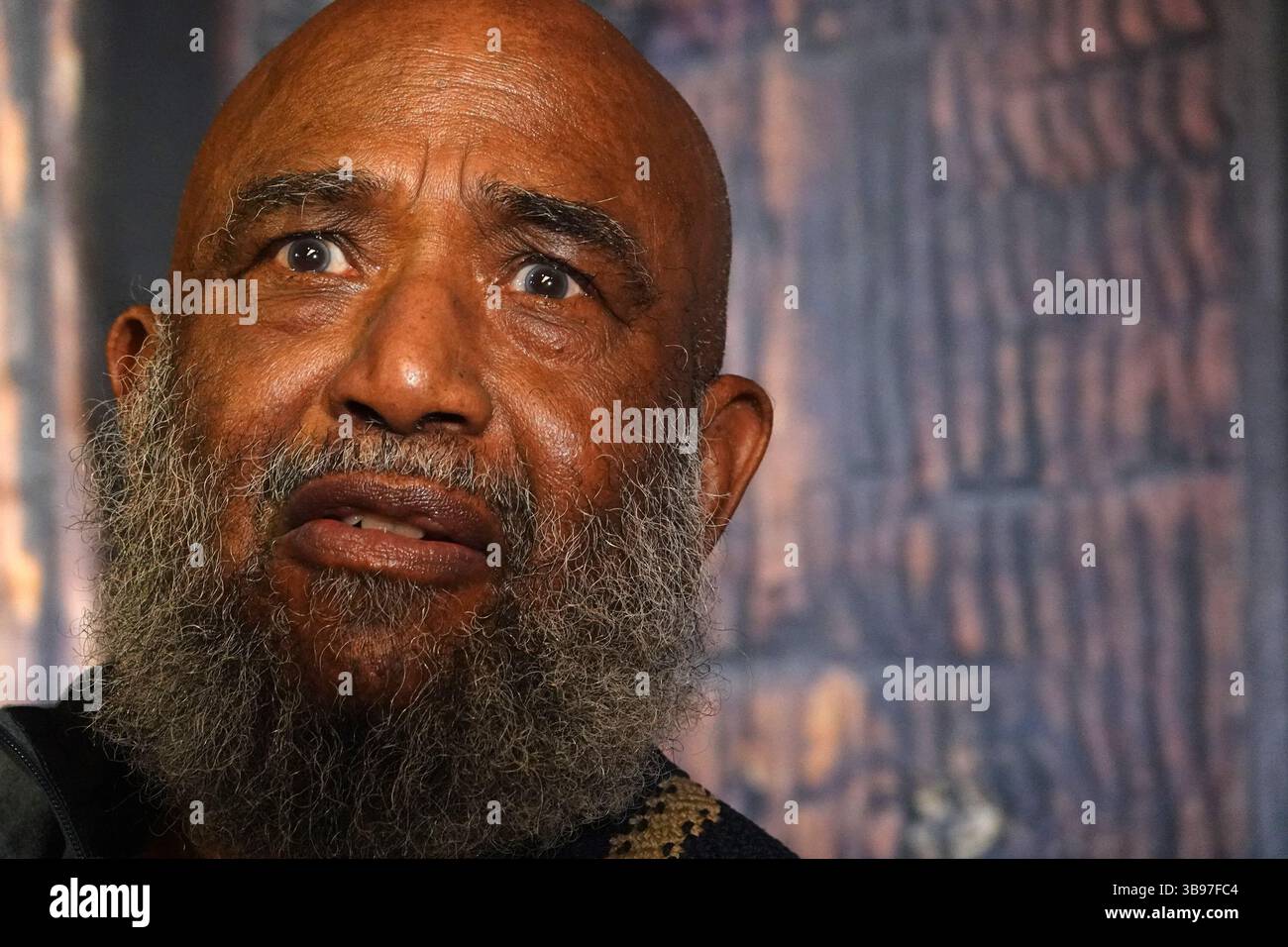 2. Februar 2023, Kansas City, Missouri, USA: Schauspieler und Folk-Sänger JOSH WHITE JR. Tritt am 2. Februar 2023 auf der Folk Alliance International Conference in Kansas City, Missouri, auf. Hunderte von Künstlern aus der ganzen Welt treffen sich, um zu lernen, sich zu vernetzen, ihre Musik zu teilen und Beziehungen zu anderen Musikern und Branchenexperten aufzubauen. (Kreditbild: © Karen Focht/ZUMA Press Wire) Stockfoto