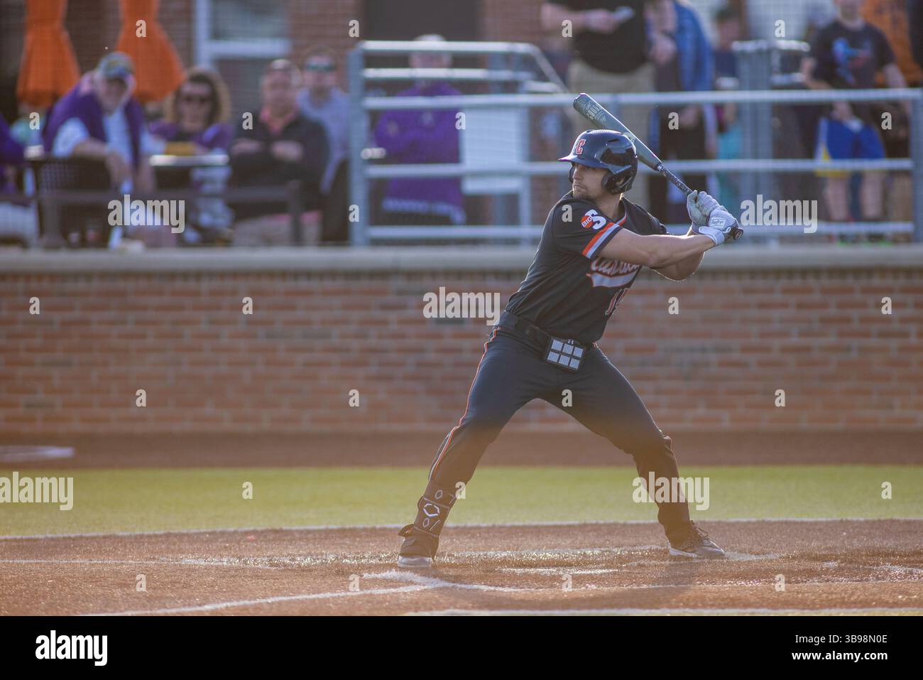 21. Februar 2023: Campbell kämpfte gegen die East Carolina Pirates im ersten Inning des NCAA Baseball Matchups im Jim Perry Stadium in Buies Creek, NC. (Scott Kinser) (Bild: © Scott Kinser/CSM via ZUMA Press Wire) Stockfoto