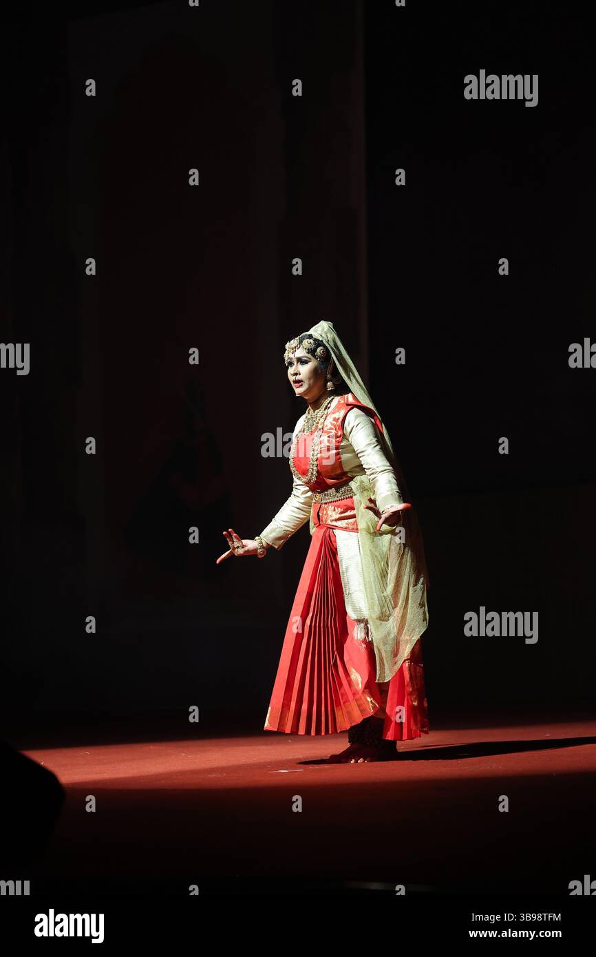 1. Februar 2023, New Delhi, Tamil Nadu, Indien: Die erste Phase des G20-Gipfels 2023, der am 1. Februar 2023 in Chennai, Indien, stattfand. â œThe Rolle der digitalen Technologien in Educationâ€.nach dem Gipfel wurden die Delikatessen nach Mamallapuram gebracht - um das Wunder der worldâ zu besuchen fünf Tempel fünf Rathas, Butterball und Landtempel. Es ist bekannt für seine Tempel und Denkmäler, die von der Pallava-Dynastie im 7. Und 8. Jahrhundert erbaut wurden. Der Ufertempel umfasst 3 reich verzierte Granitschreine. Krishnaâ Butterball ist ein massiver Felsblock, der auf einem kleinen Hügel in der Nähe des Ganesha Ratha Steintempels ausgeglichen ist Stockfoto