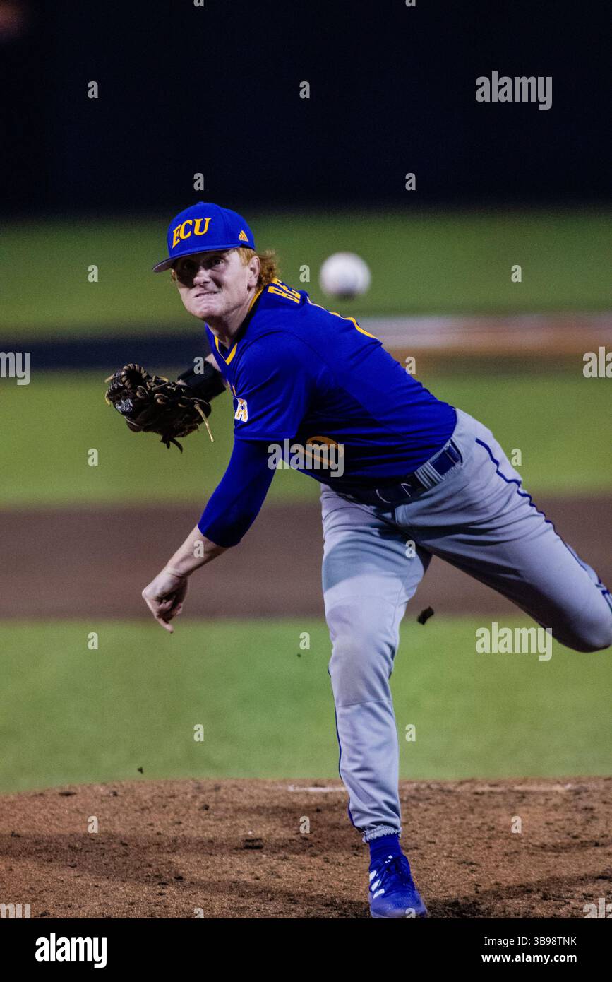 21. Februar 2023: East Carolina Pirates Pitcher Merritt Beeker (19) startet das dritte Inning gegen die Campbell Fighting Kamels im NCAA Baseball Matchup im Jim Perry Stadium in Buies Creek, NC. (Scott Kinser) (Bild: © Scott Kinser/CSM via ZUMA Press Wire) Stockfoto