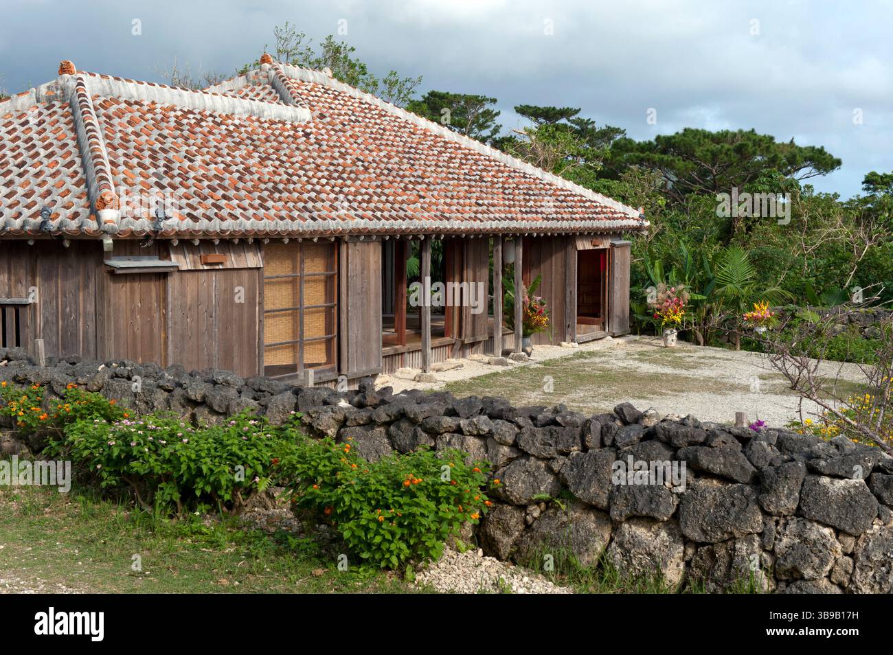 Ohama Residence (大浜邸) traditionelles Okinawan-Haus im historischen Yaima Village auf Ishigaki Island, Okinawa, Japan. Stockfoto