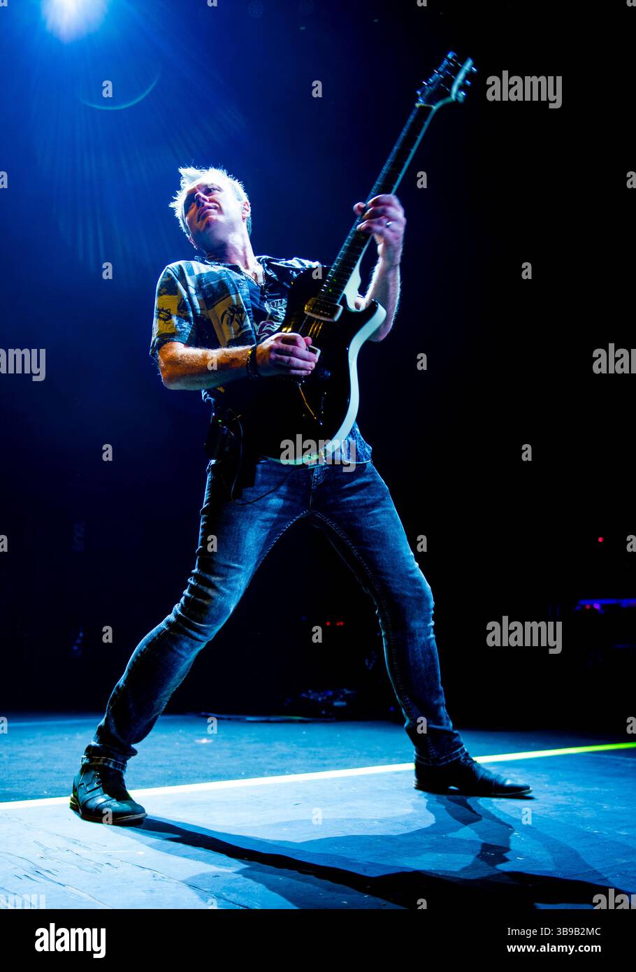 17. August 2024: Gitarrist SIMON MCBRIDE von Deep Purple tritt am 17. August 2024 im Cynthia Woods Mitchell Pavilion in den Woodlands, Texas auf. (Kreditbild: © Tom Walko/ZUMA Press Wire) NUR REDAKTIONELLE VERWENDUNG! Nicht für kommerzielle ZWECKE! Stockfoto