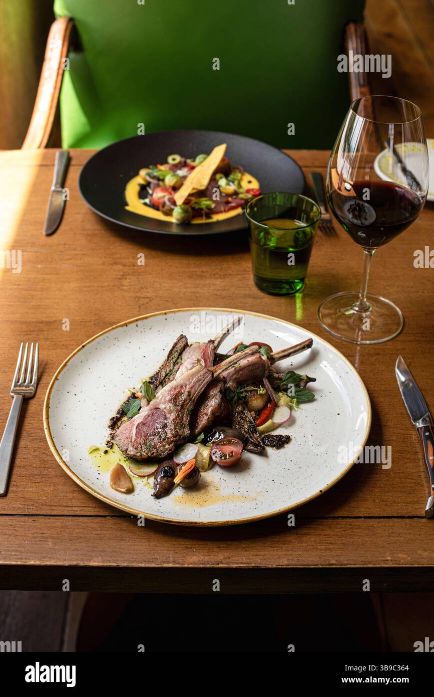 Gehobenes Abendessen für zwei Personen Stockfoto