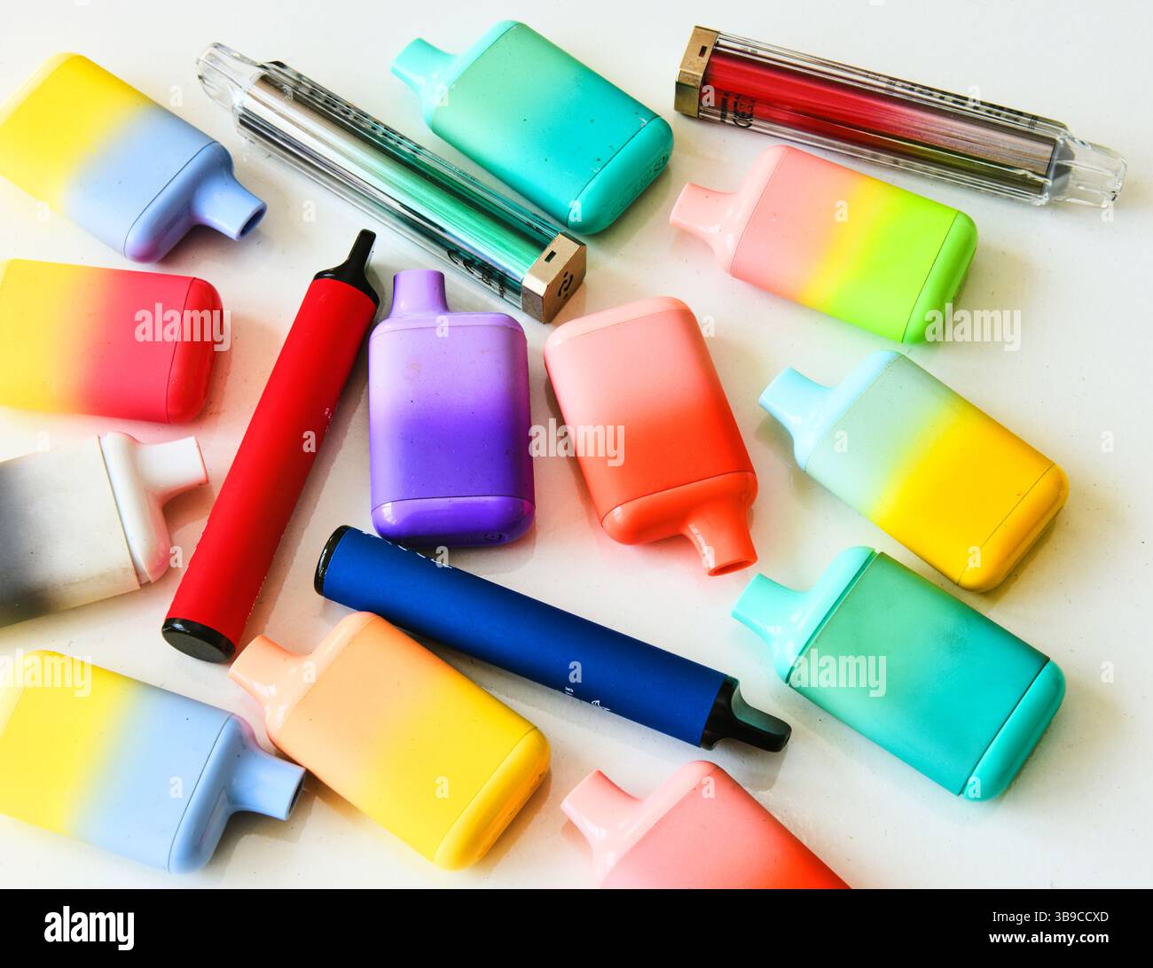 unlock vuse pro Einweg vapes -Fotos und -Bildmaterial in hoher Auflösung – Alamy
