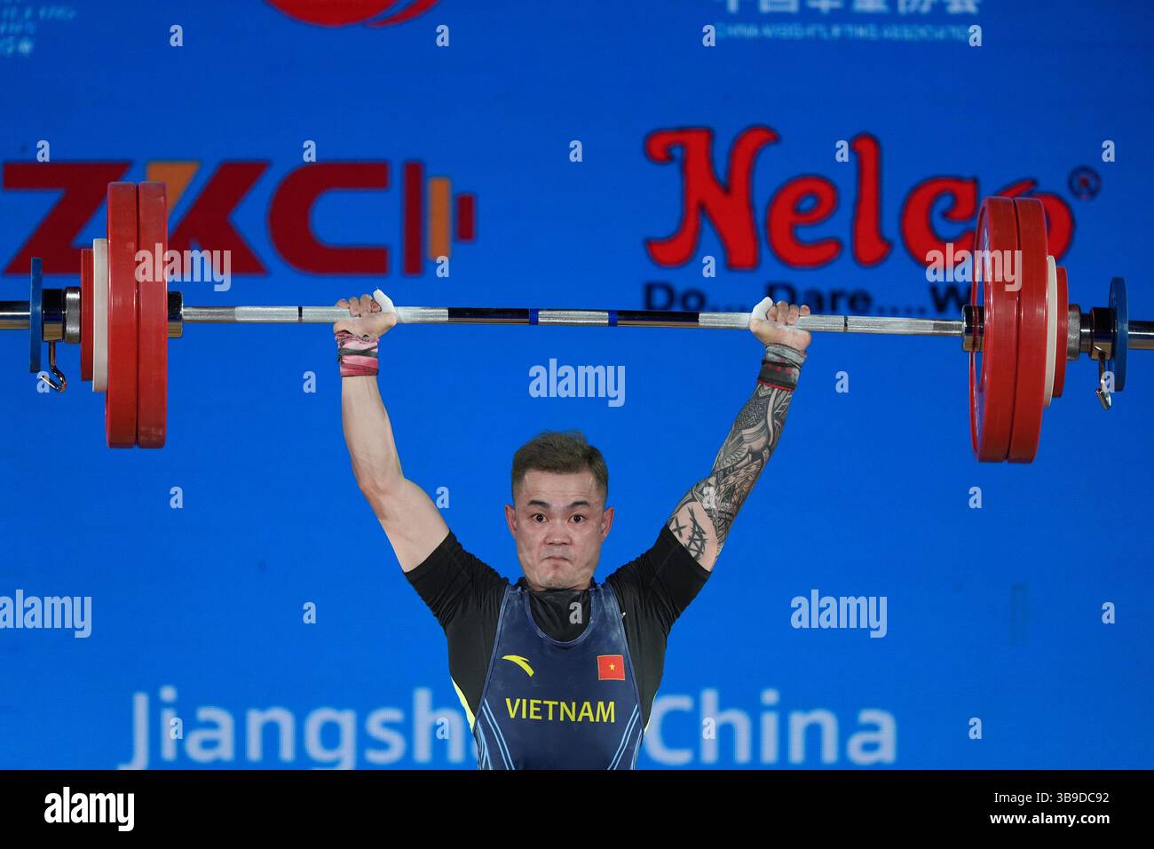 Jiangshan, chinesische Provinz Zhejiang. Mai 2025. Lai Gia Thanh aus Vietnam tritt am 9. Mai 2025 bei den 55 kg schweren Meisterschaften im asiatischen Gewichtheben 2025 in Jiangshan in der ostchinesischen Provinz Zhejiang an. Quelle: Hou Zhaokang/Xinhua/Alamy Live News Stockfoto