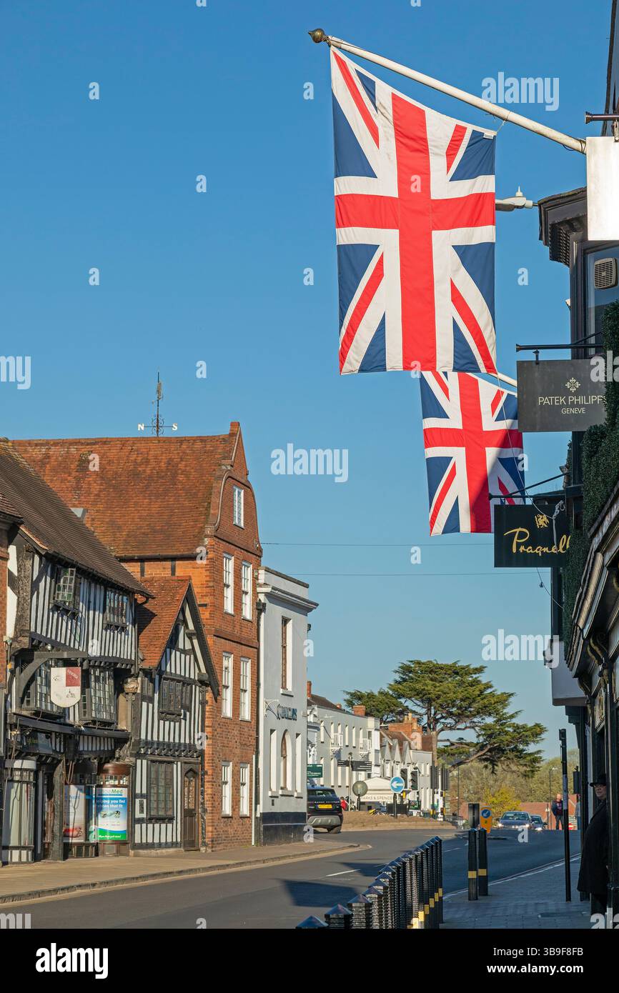 Rahmenhäuser, Flaggen, Union Jacks, Stratford-upon-Avon, Warwickshire, England, Großbritannien Stockfoto