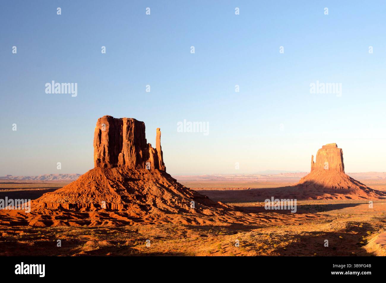 Der Tag im National Monument Valley geht zu Ende Stockfoto
