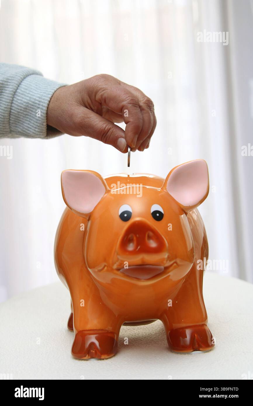 Lohnt es sich immer noch zu sparen? Stockfoto