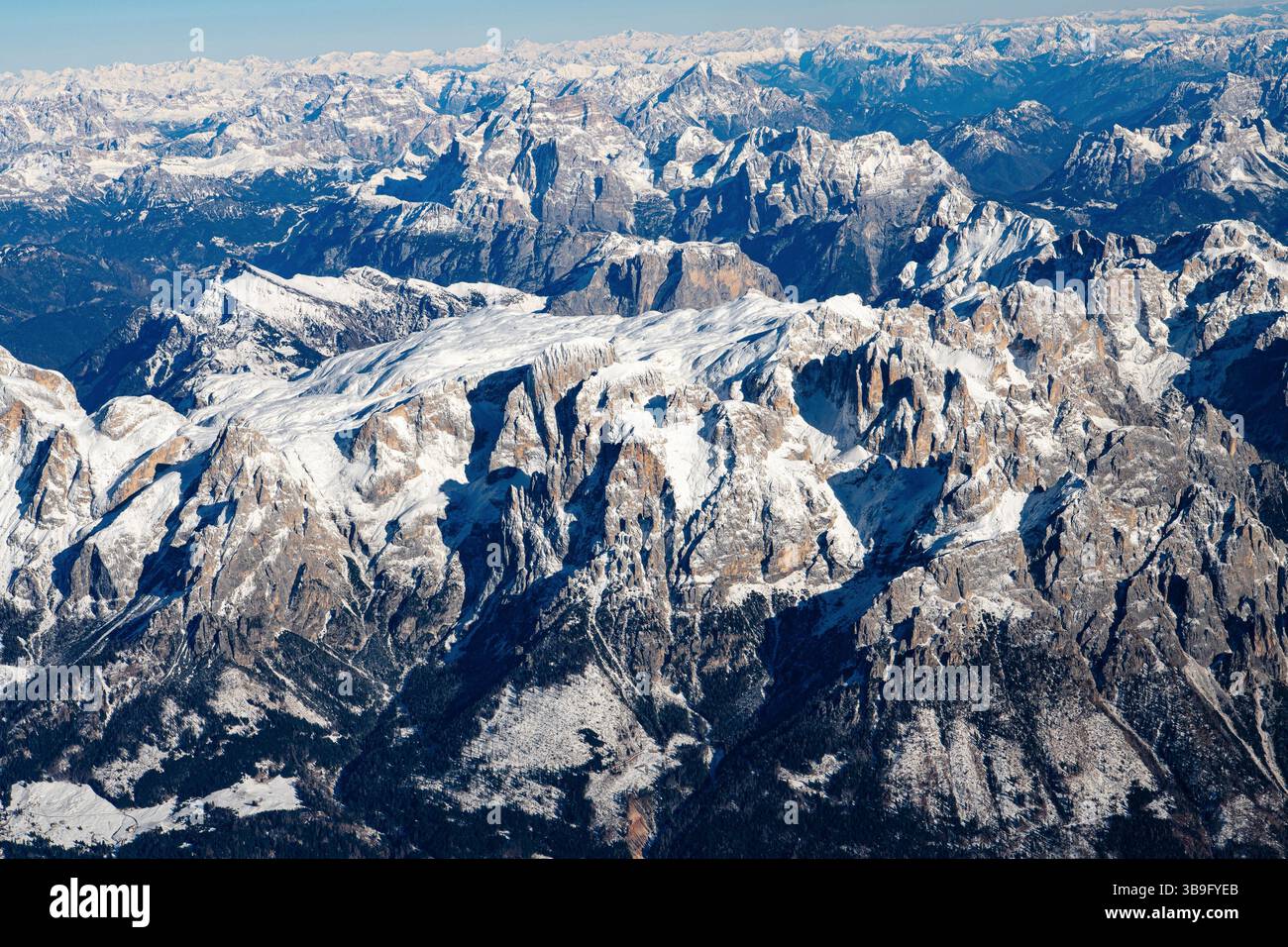 Impressionen eines Ballonflugs - die Sella aus einer Höhe von über 4000 m Stockfoto