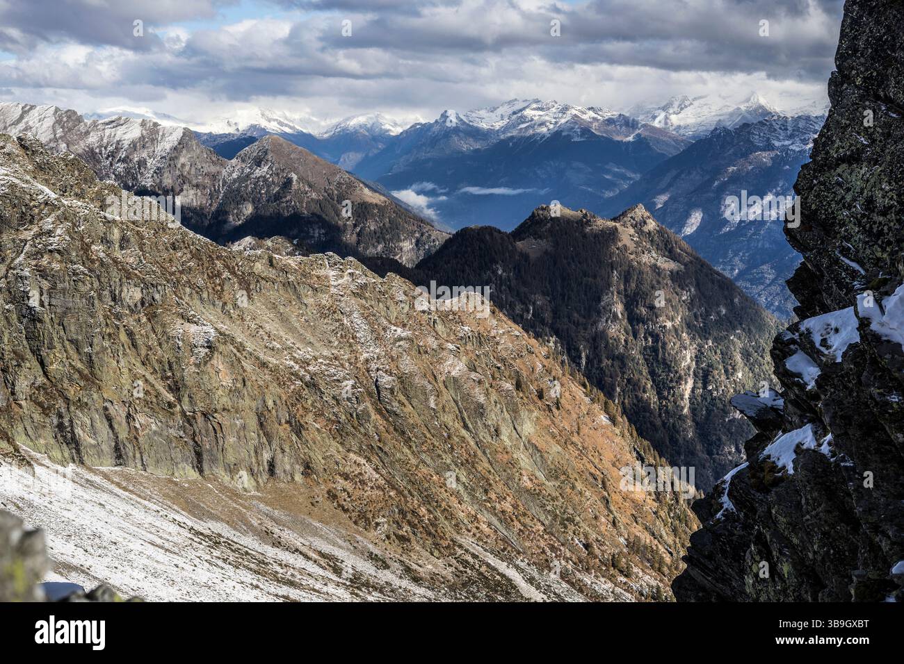 Am Anfang der Via Alta della Verzasca in den Lepontinischen Alpen, Bellinzona, Tessin, Schweiz Stockfoto