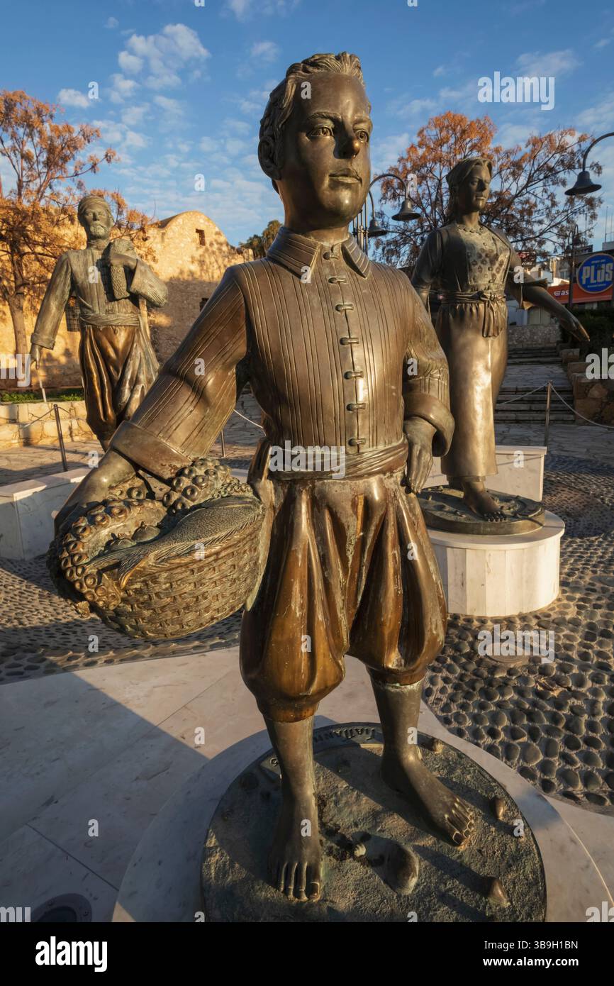 Zypern, Ayia Napa, Skulptur mit dem Titel „die Freunde“ von Phillippos Yiapanis Stockfoto