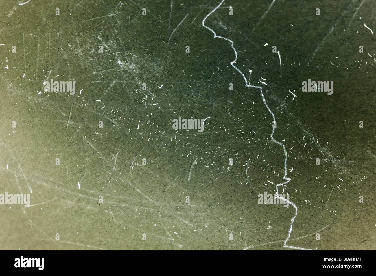 Filmrauschen, Körnung, Retro-Negativfilm im Vintage-Stil mit zerkratzten Streifen, altem Filmmaterial-Effekt Stockfoto