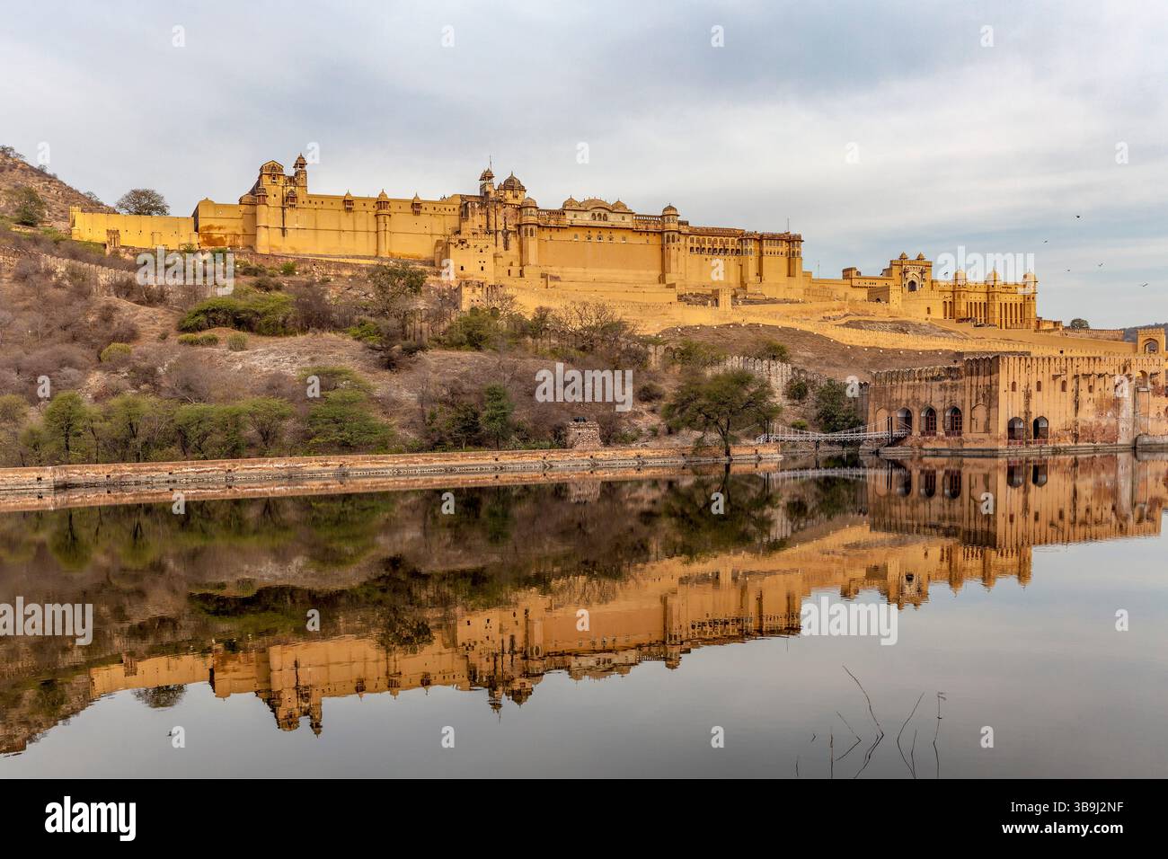 Blick auf Amber Fort über Maota Lake, Amer Stockfoto