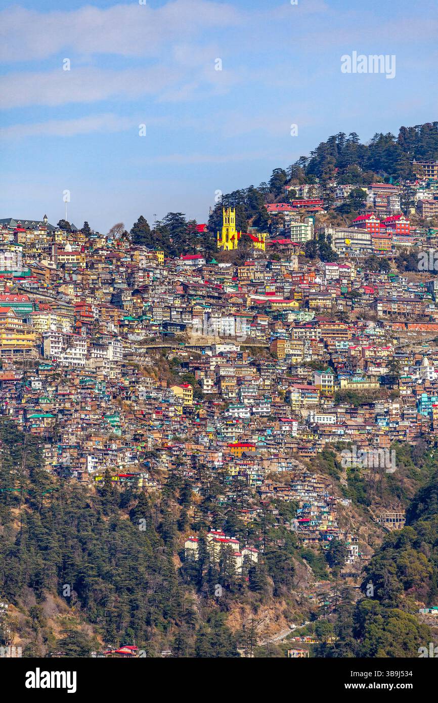 Blick auf Shimla am Fuße des Himalaya, Indien Stockfoto