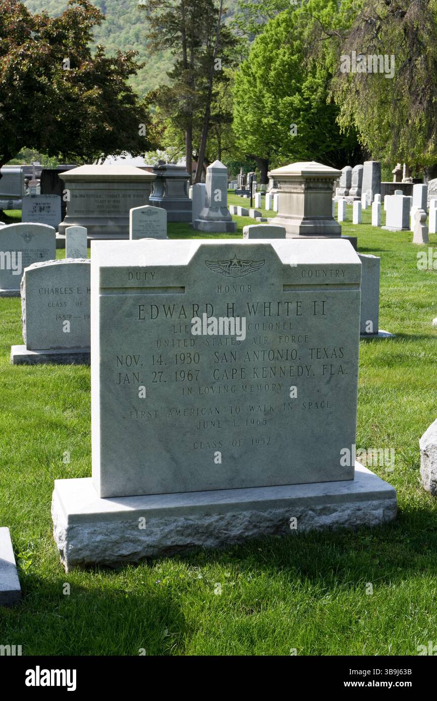 Grave des Astronauten Ed White, des ersten Amerikaners, der im Weltraum spazierte, der 1967 beim Apollo-1-Raumkapselfeuer starb. Stockfoto