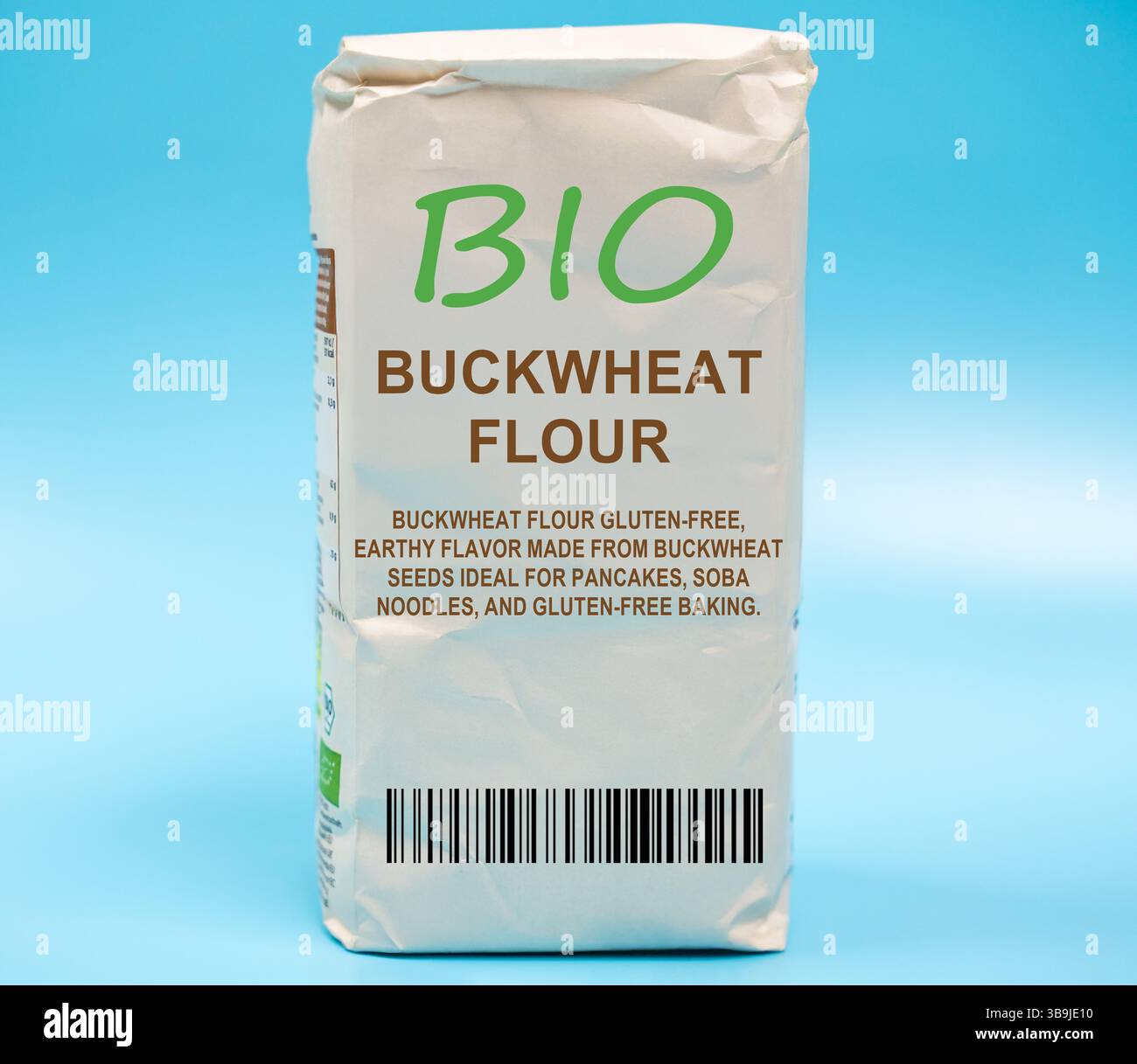 Buchweizenmehl. Glutenfreies, erdiges Aroma. Hergestellt aus Buchweizensamen. Ideal für Pfannkuchen, Soba-Nudeln und glutenfreies Backen. Stockfoto