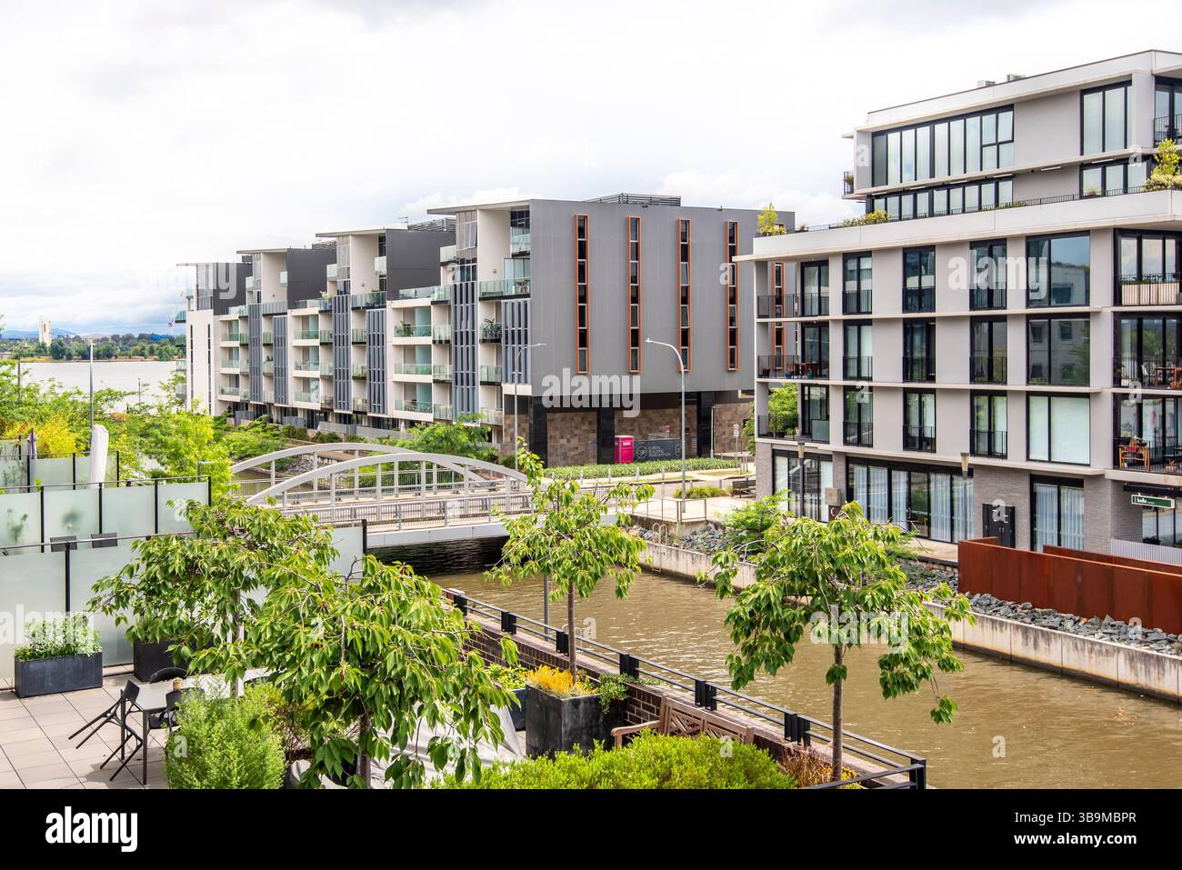 Moderne Hochhauswohnungen auf Kingston Island am Ufer des Lake Burley Griffin in Canberra, ACT, Australien Stockfoto
