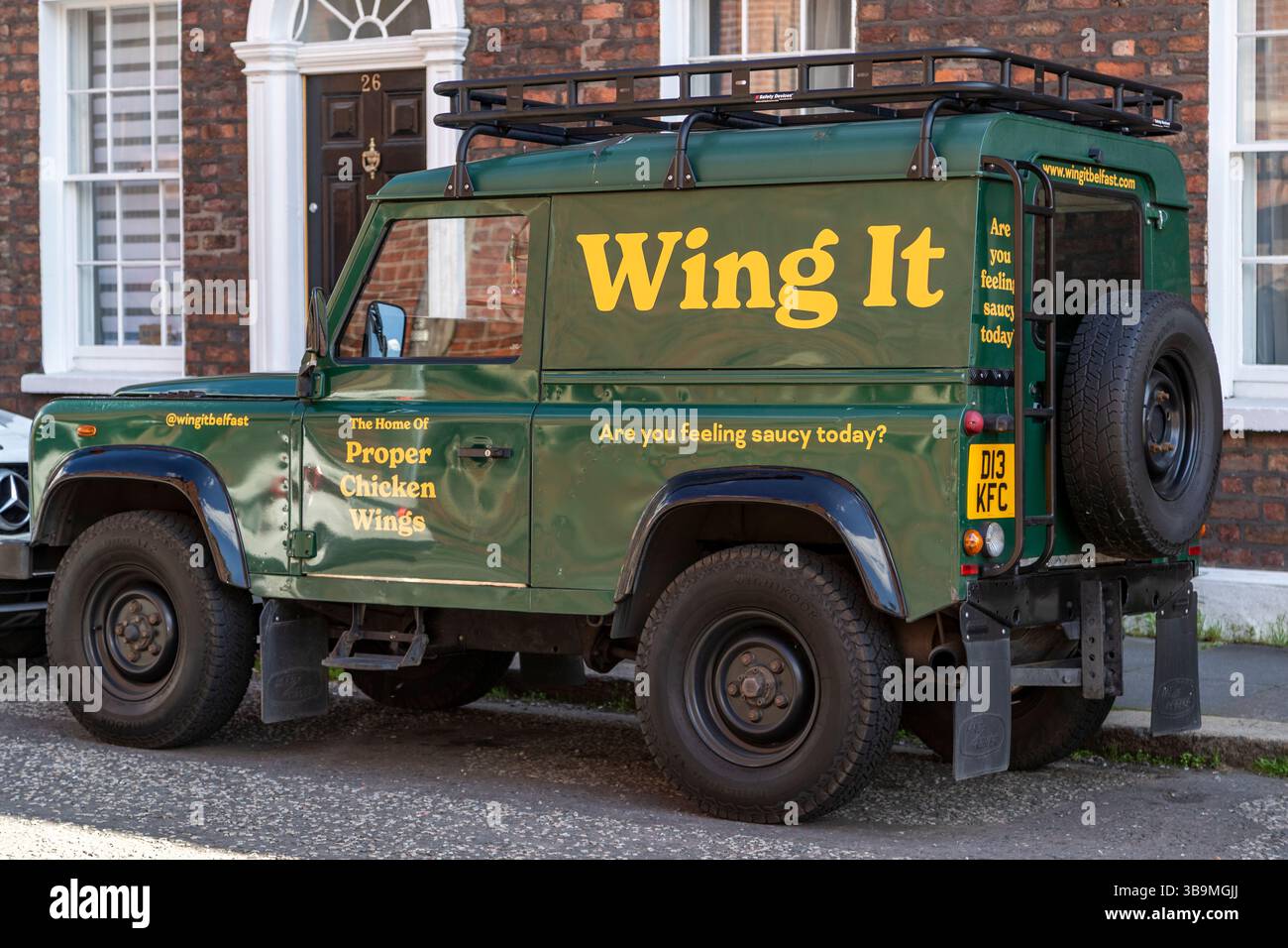 Wing IT trägt die Marke Landrover. Belfast. Stockfoto