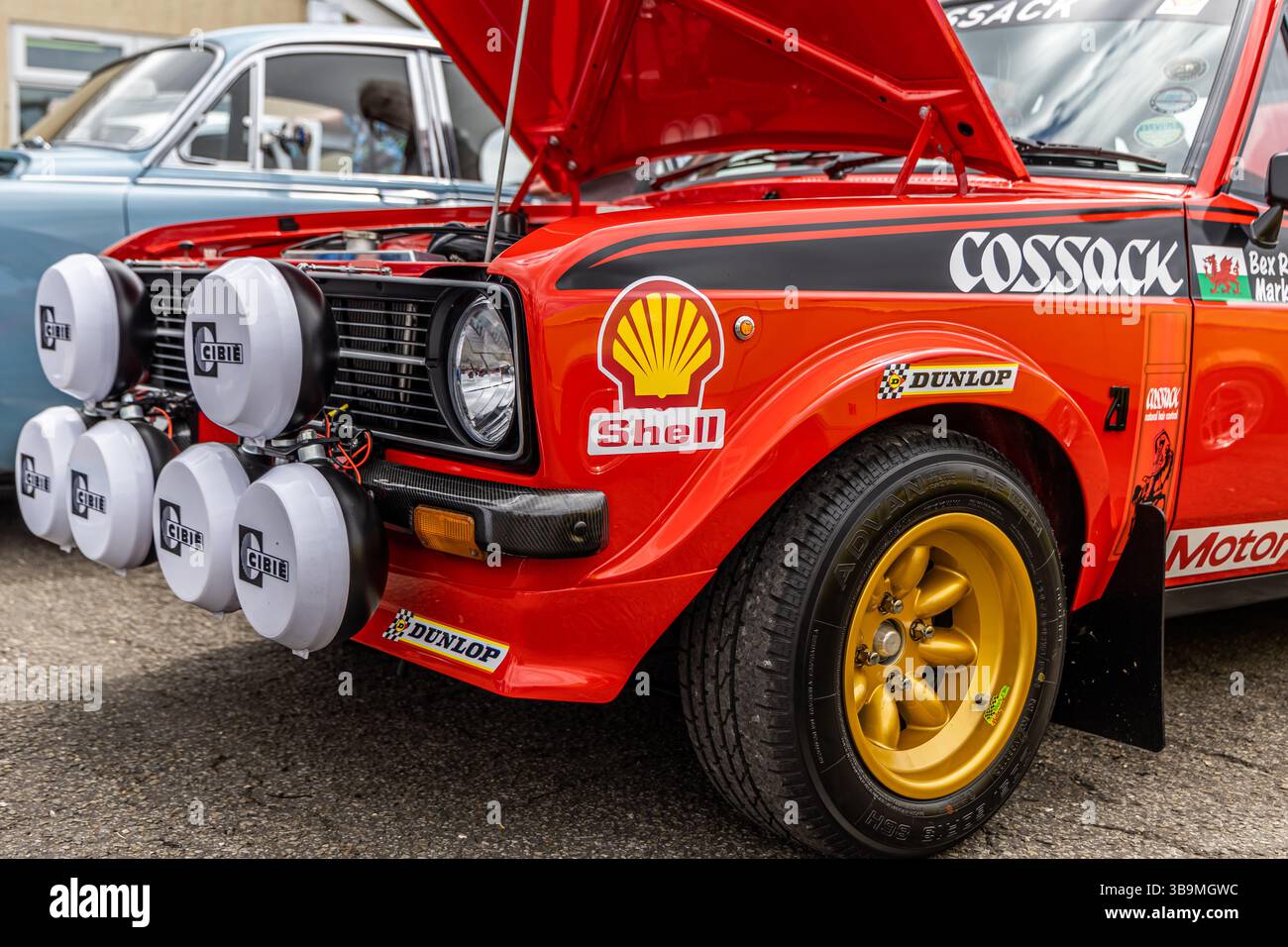 Llandow, Wales – 30. Juni 2024: Red Ford Escort Mk2 RS. Rallyefahrzeug im Retro-Stil. Stockfoto