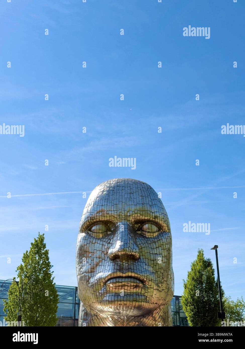 Gesicht der Wigan Metallic-Skulptur im Zentrum von Wigan vom Bildhauer Rick Kirby Stockfoto