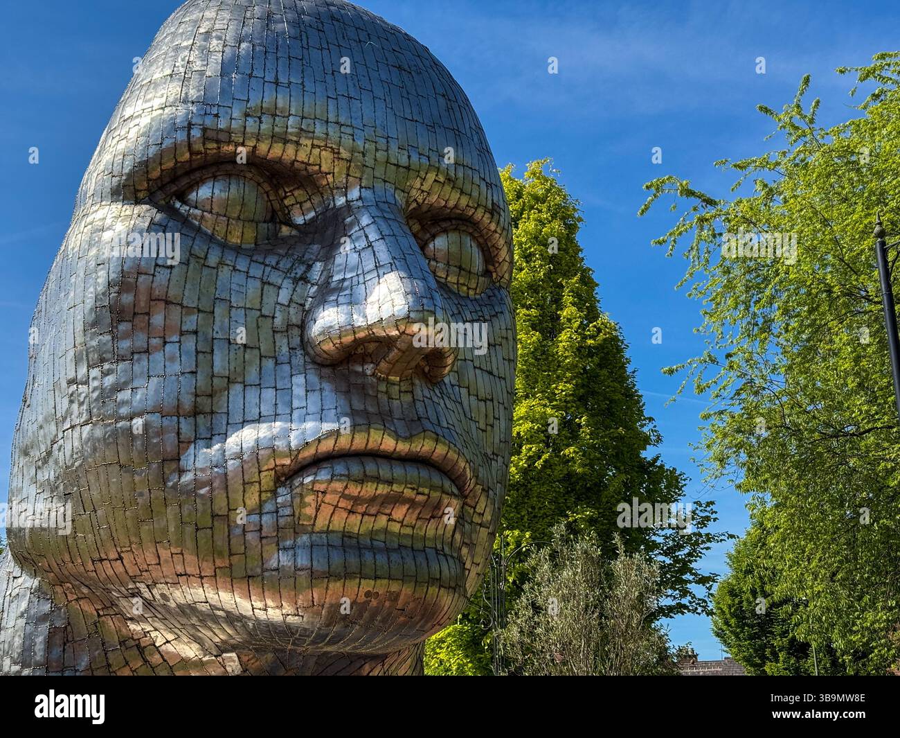 Face of Wigan Skulptur im Stadtzentrum von Wigan von dem Bildhauer Rick Kirby Stockfoto