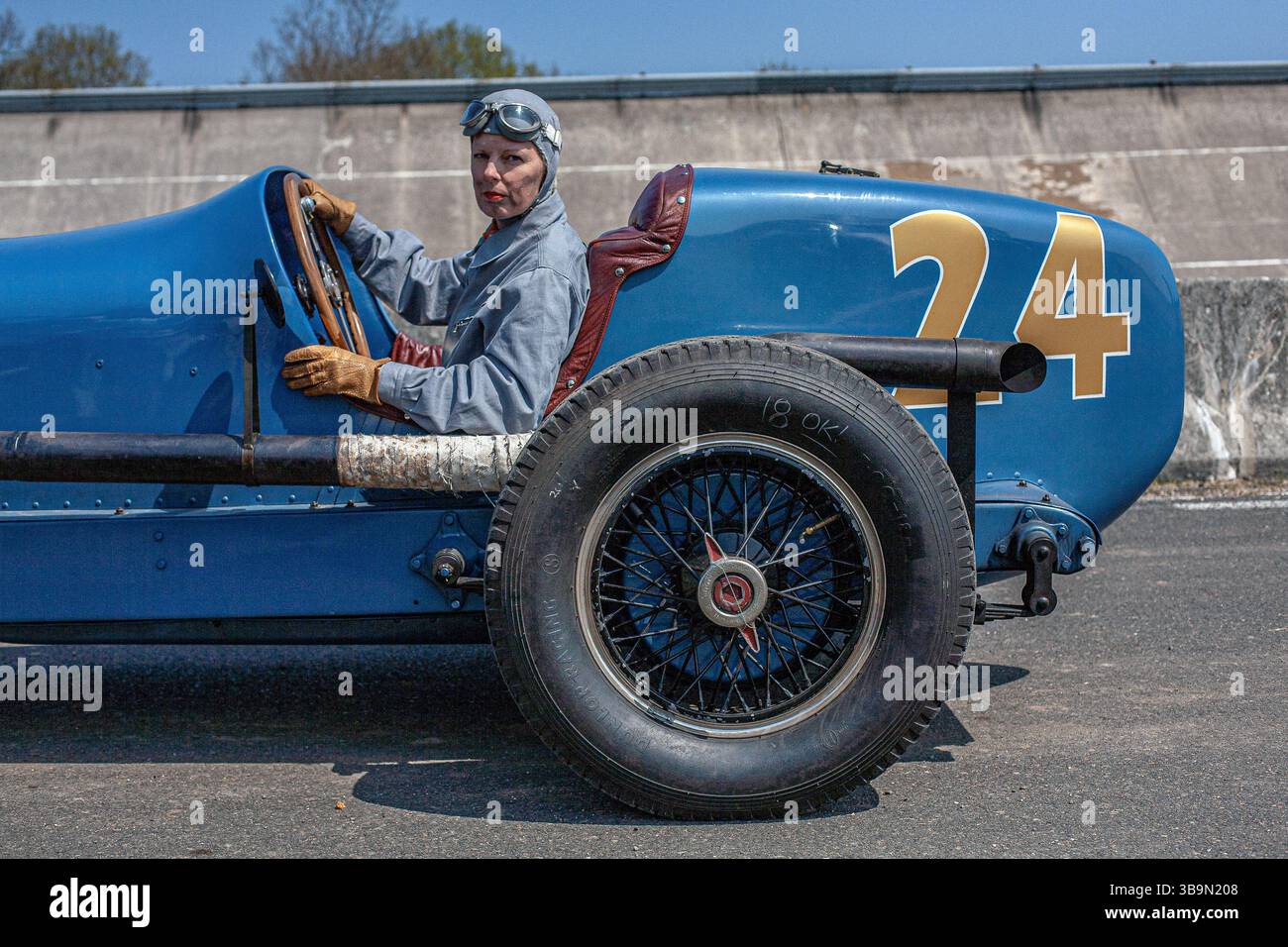 Rennfahrerin im Graham 8 Lucenti Oldtimer 1932 Stockfoto