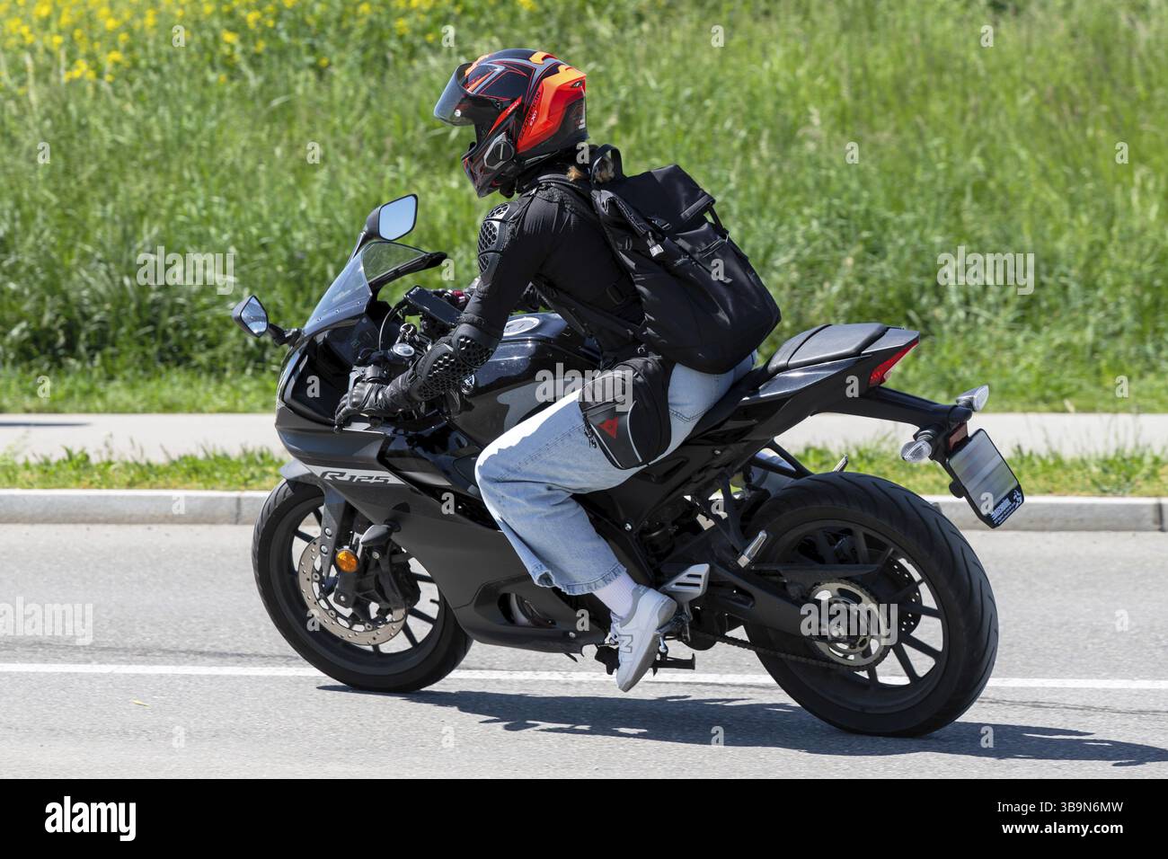 Motorradfahrer Yamaha YZF-R 125 ccm Stockfoto