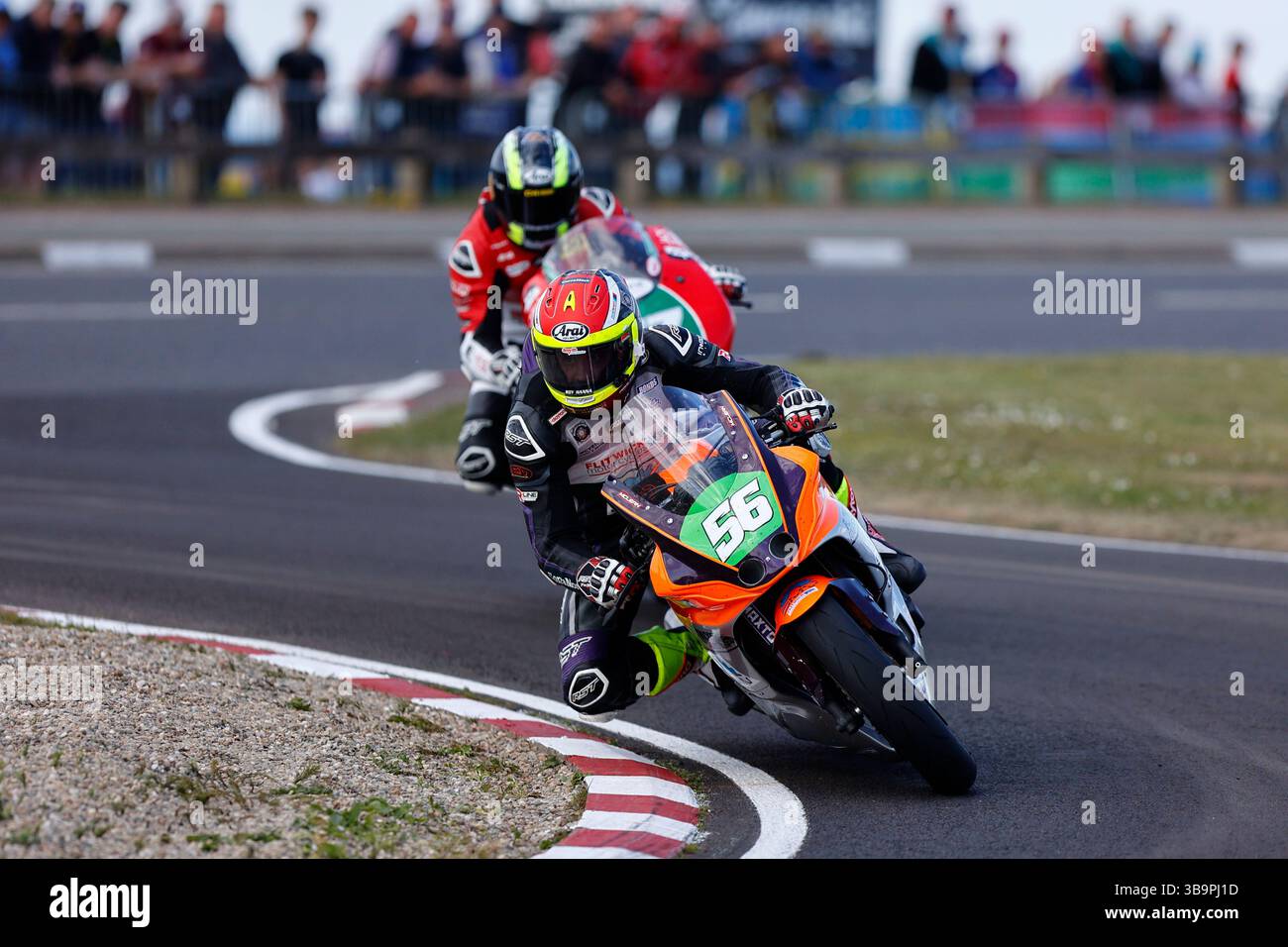 Portrush, Antrim, Nordirland. 10. Mai 2025; Briggs EquipmentNorth West 200 Motorcycle Race, Portrush, Antrim, Nordirland; North West 200 Race Day; Adam McClean (Flitwick Motorcycles/SMV Yamaha) führte Richard Cooper (KMR Kawasaki/Jack Reid Cars Yamaha) vor ihrem Unfall und verließ Juniper Chicane Credit: Action Plus Sports Images/Alamy Live News Stockfoto