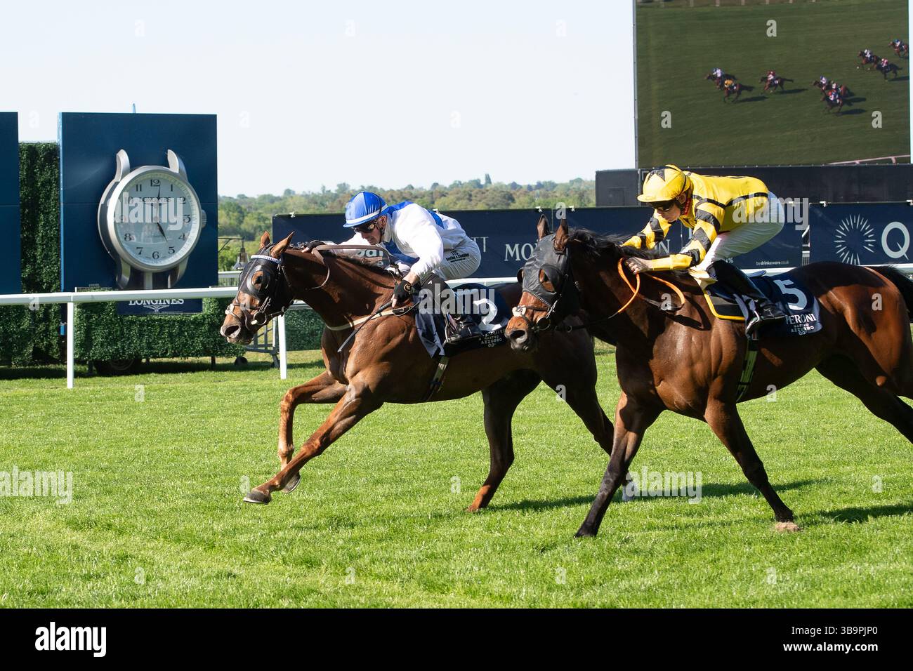 Ascot, Berkshire, Großbritannien. Mai 2025. Das Pferd NORTHCLIFF, geritten von Jockey Luke Catton, gewinnt den Peroni Nastro Azzurro 0,0% Blue Ribbon Handicap Stakes, Class 4, Div I GBB beim Peroni Nastro Azzurro 0,0% Victoria Cup Raceday auf der Ascot Racecourse in Ascot, Berkshire. Besitzerin Frau Danika Faulkner, Trainer Thomas Faulkner, Devauden, Züchter GCE Farm Ltd, Sponsor Valley Water Services Ltd Quelle: Maureen McLean/Alamy Live News Stockfoto