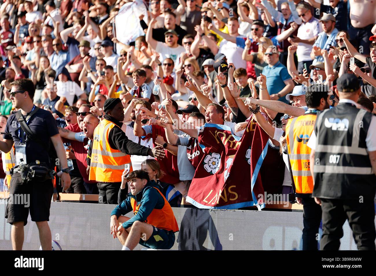Vitality Stadium, Boscombe, Dorset, Großbritannien. Mai 2025. AFC Bournemouth gegen Aston Villa; Watkins of Aston Villa feiert, nachdem er in der 6. Minute 45 1-0 Punkte erzielte. Credit: Action Plus Sports/Alamy Live News Stockfoto