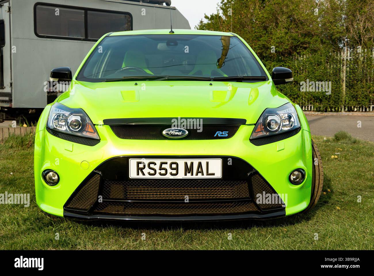 Vorderansicht des linksgrünen Ford Focus RS Stockfoto