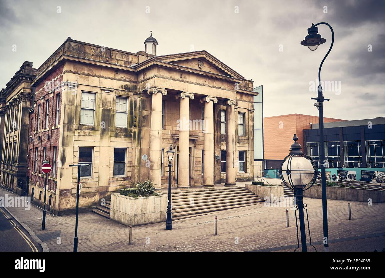 Oldham Old Town Hall, jetzt Restaurants und Odeon Cinema, UK Stockfoto