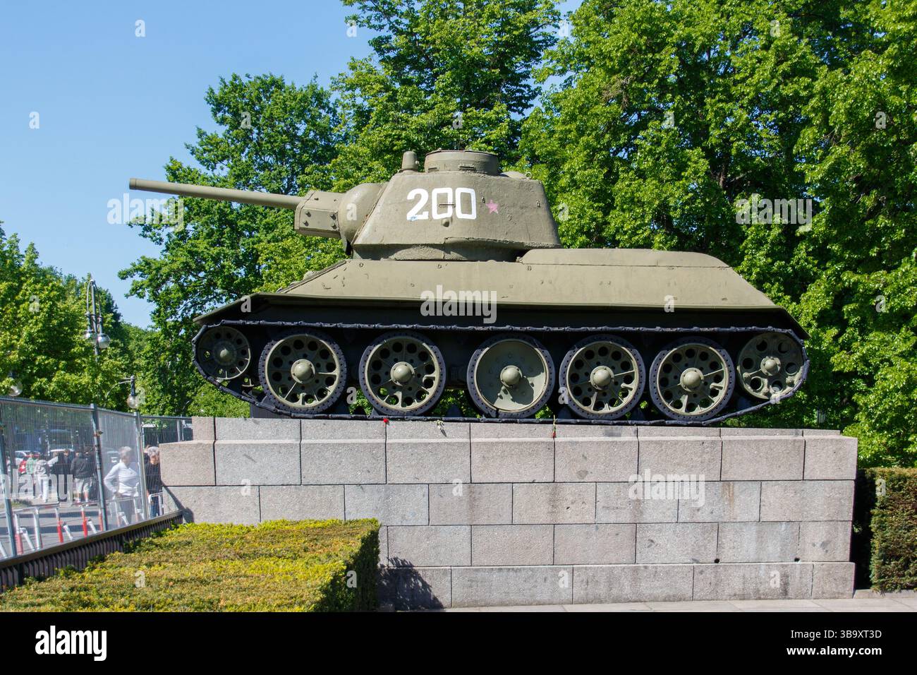 Ein T-34-Panzer am sowjetischen Kriegsdenkmal in Tiergarten, Berlin Stockfoto
