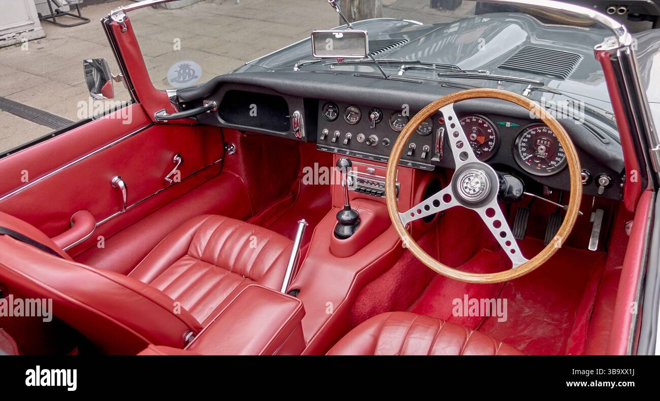 Jaguar E-Typ Cabriolet, Innenraum, 1965, legendärer britischer Sportwagen Stockfoto