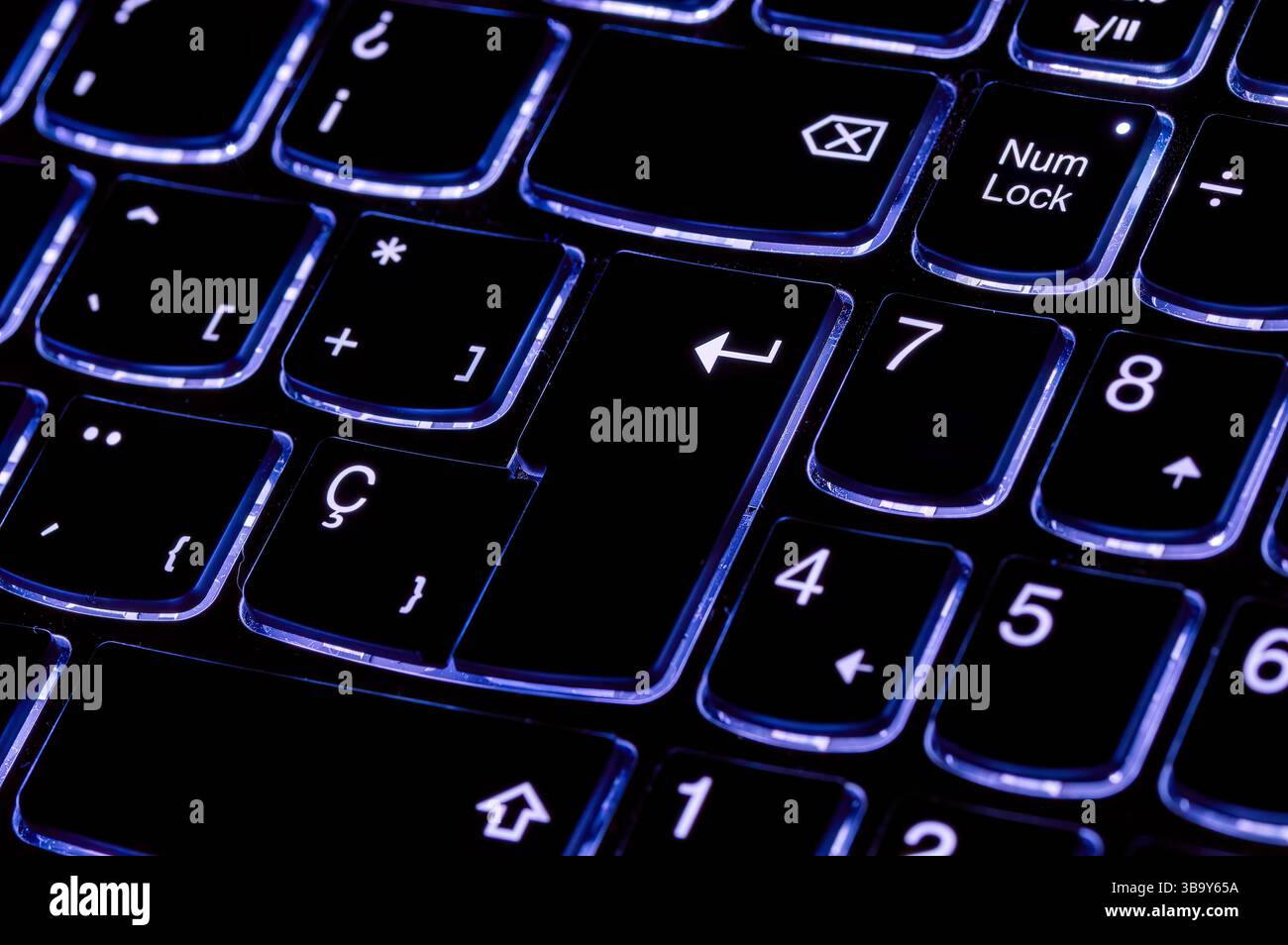 Nahaufnahme der Eingabetaste. Selektiver Fokus der Intro-Taste auf der Laptop-Tastatur Stockfoto