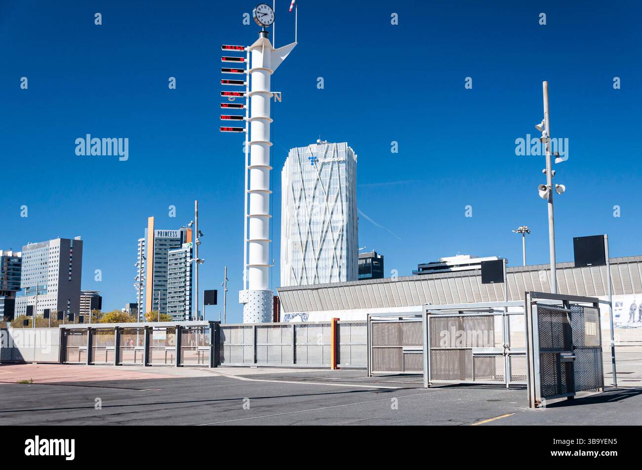 Eintritt zum Parque del Forum und Diagonal Zero Zero oder Torre Diagonal One, entworfen von Emba Estudi Massip-Bosch, Barcelona, Spanien Stockfoto