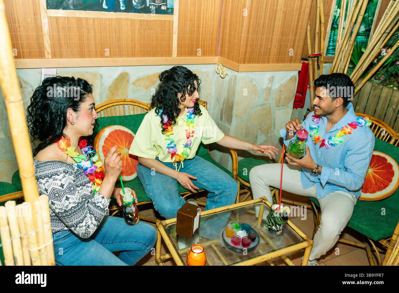 Freundschaft bambus -Fotos und -Bildmaterial in hoher Auflsung  Alamy