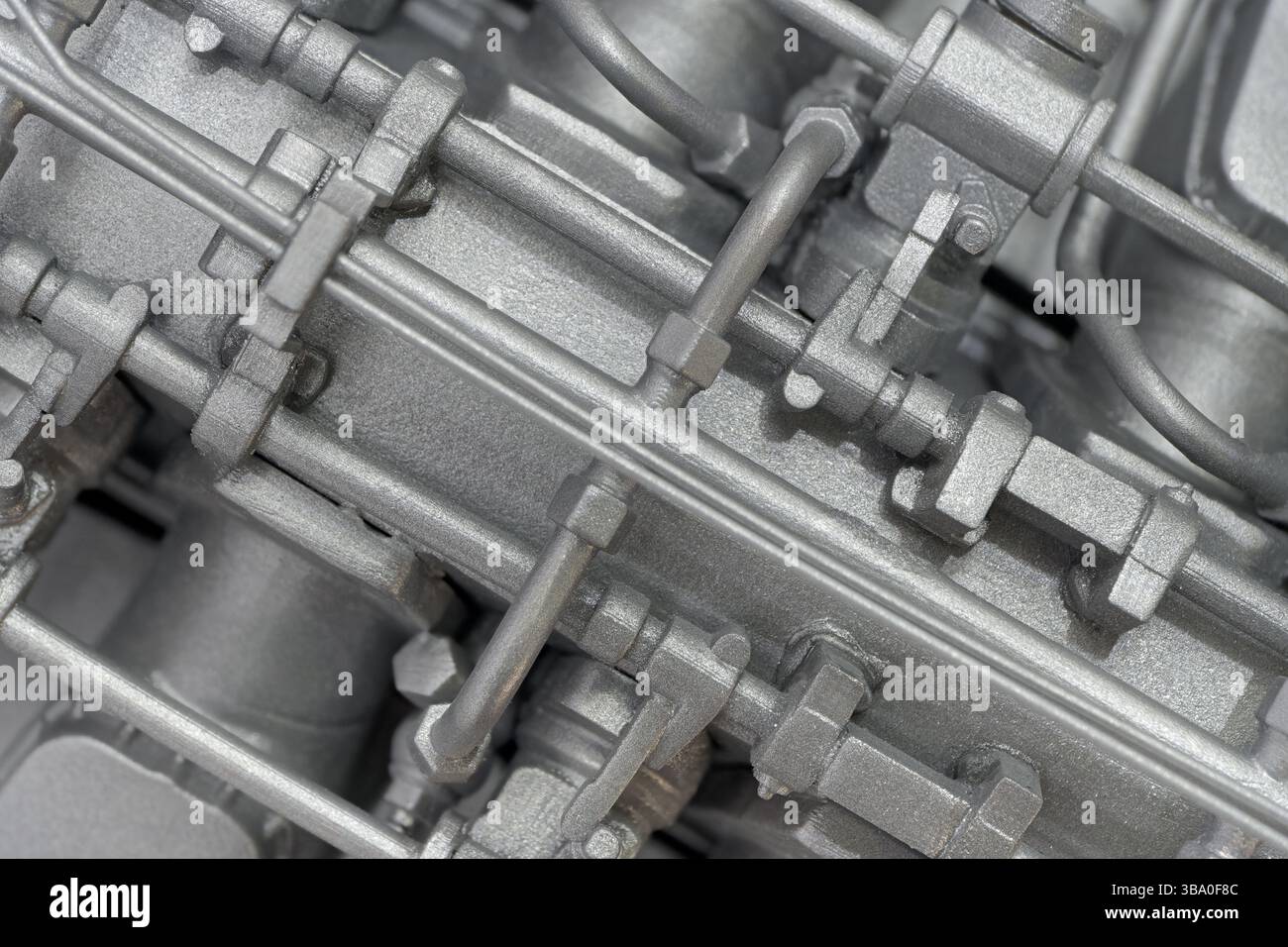 Zylinderkopf eines Verbrennungsmotors. Nahaufnahme, abstrakter technischer Hintergrund. Stockfoto