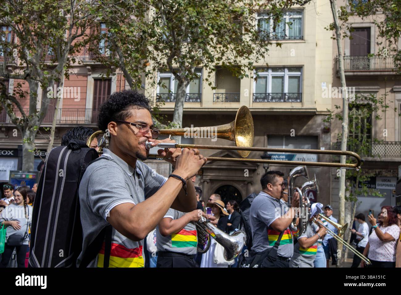 Teilnehmer des Folklore-Karnevals im Stadtzentrum von Barcelona, Spanien Stockfoto