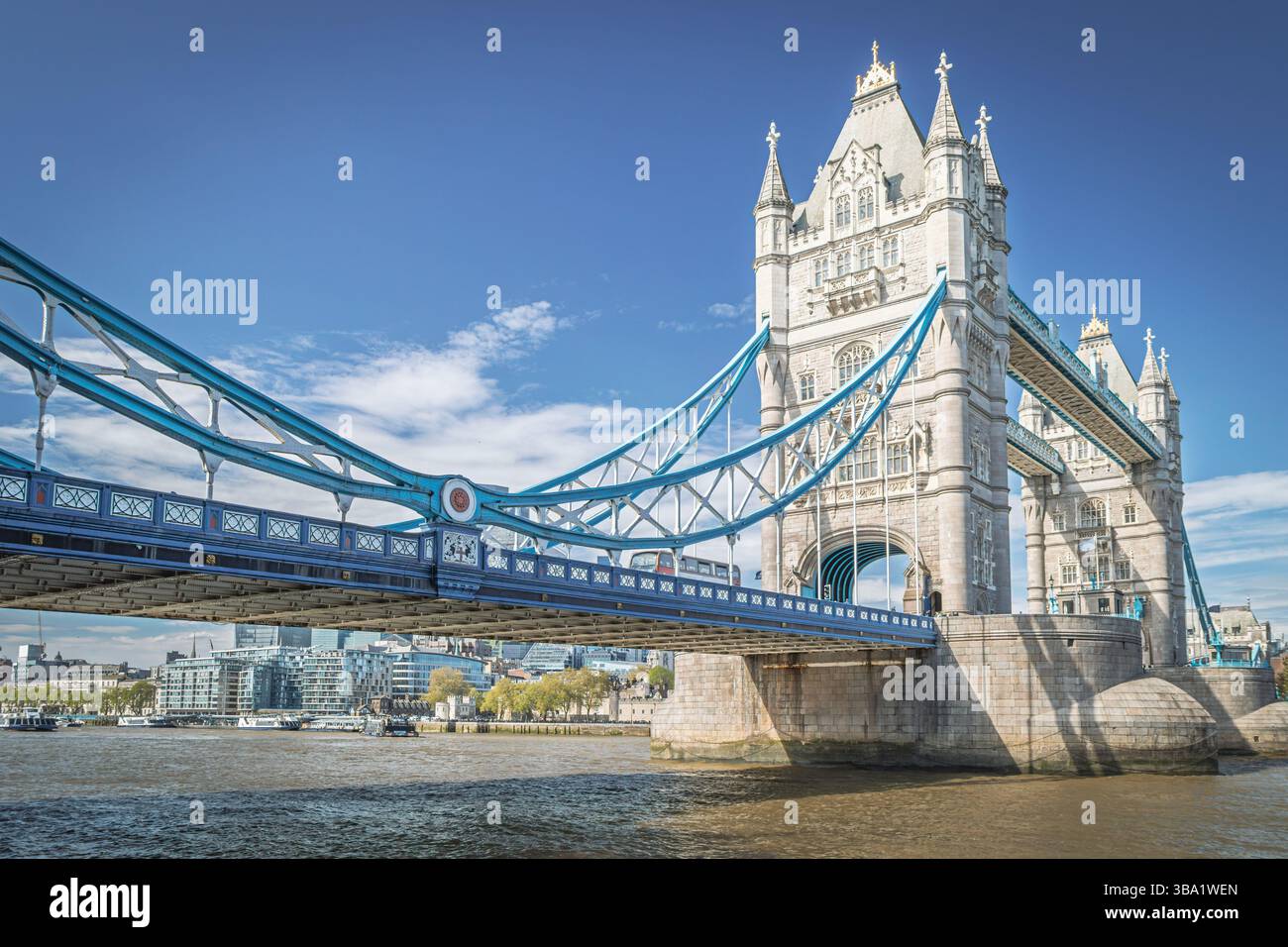 Tower Bridge, London, Großbritannien an sonnigem Tag Stockfoto