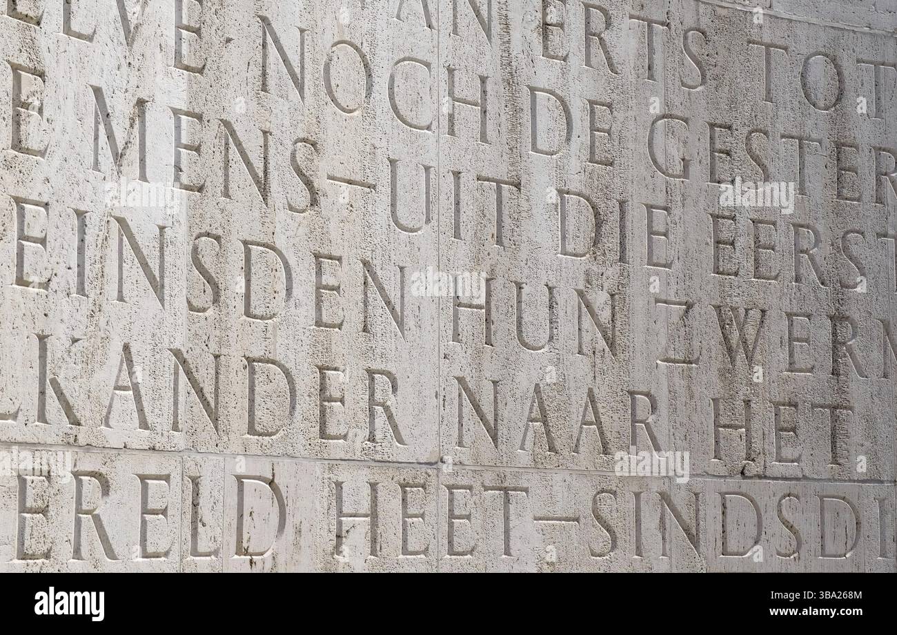 Inschrift in Stein amsterdam Nationaldenkmal der Damm Stockfoto