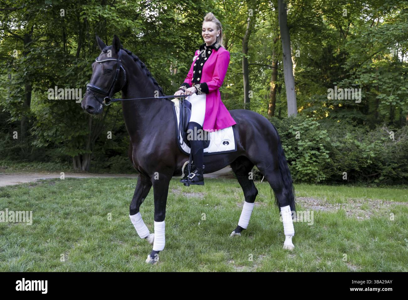 Tatiana Makarova und Harald Gloeoeckler   Harald Gloeoeckler Star Designer lädt prominente Gäste zu einem exklusiven Abendessen mit Dressurreiterin Tatiana ein Stockfoto