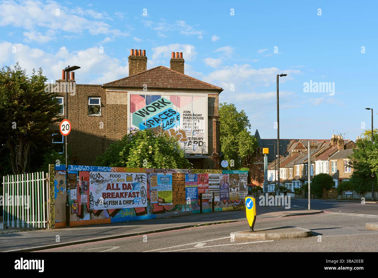 Eade Road an der Kreuzung mit Seven Sisters Road, Harringay Warehouse District, London, Großbritannien Stockfoto