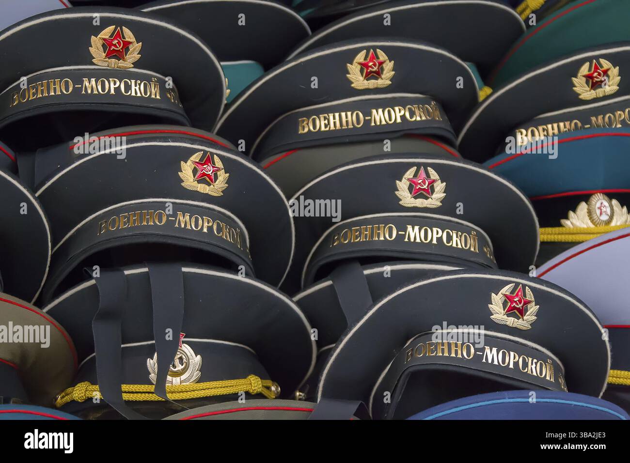 Der Militärhut des russischen Seemanns Stockfoto