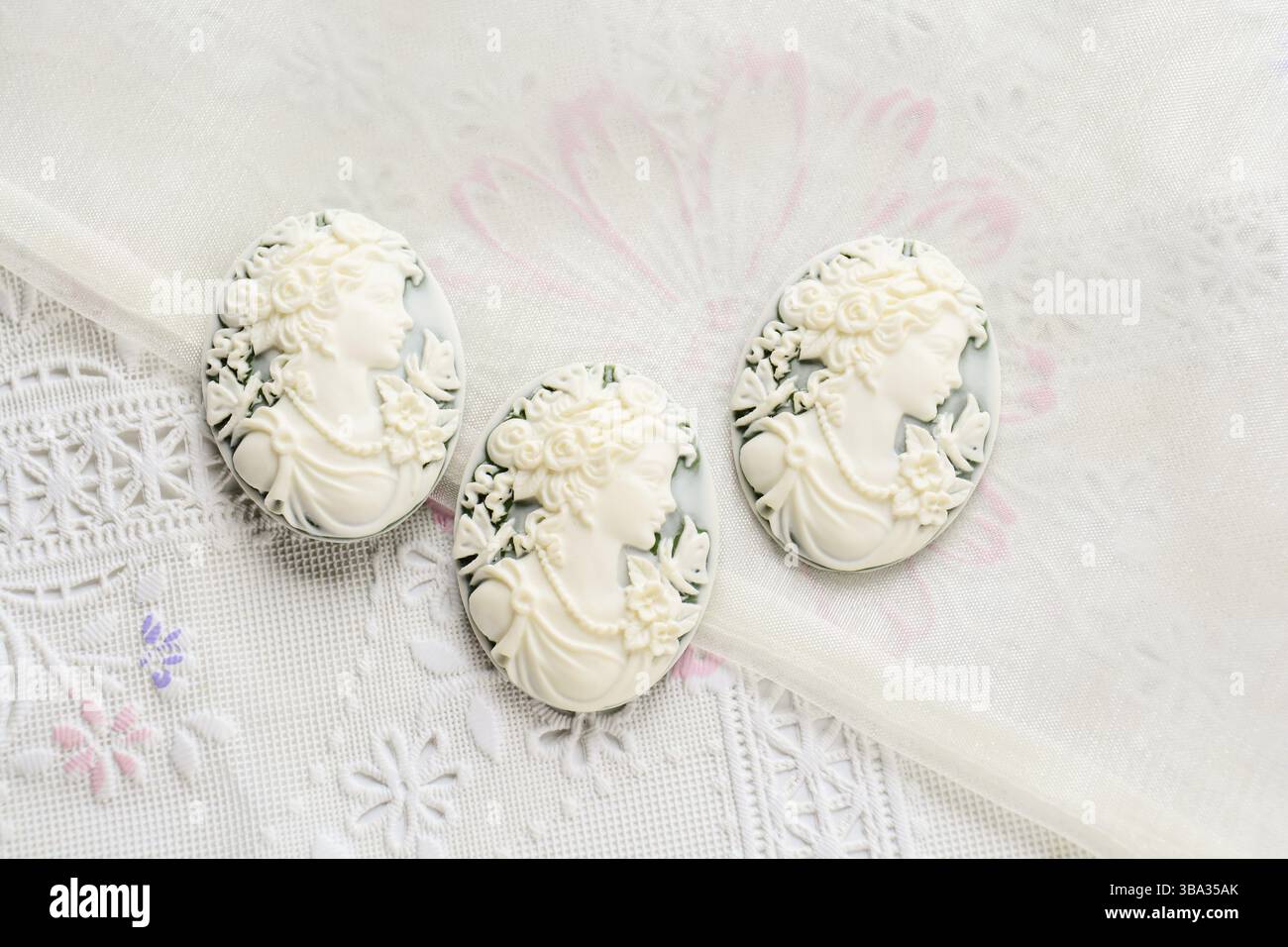 Antike Cameo mit Damen Gesicht, cameo Brosche, die die Seite Porträt einer Frau Stockfoto