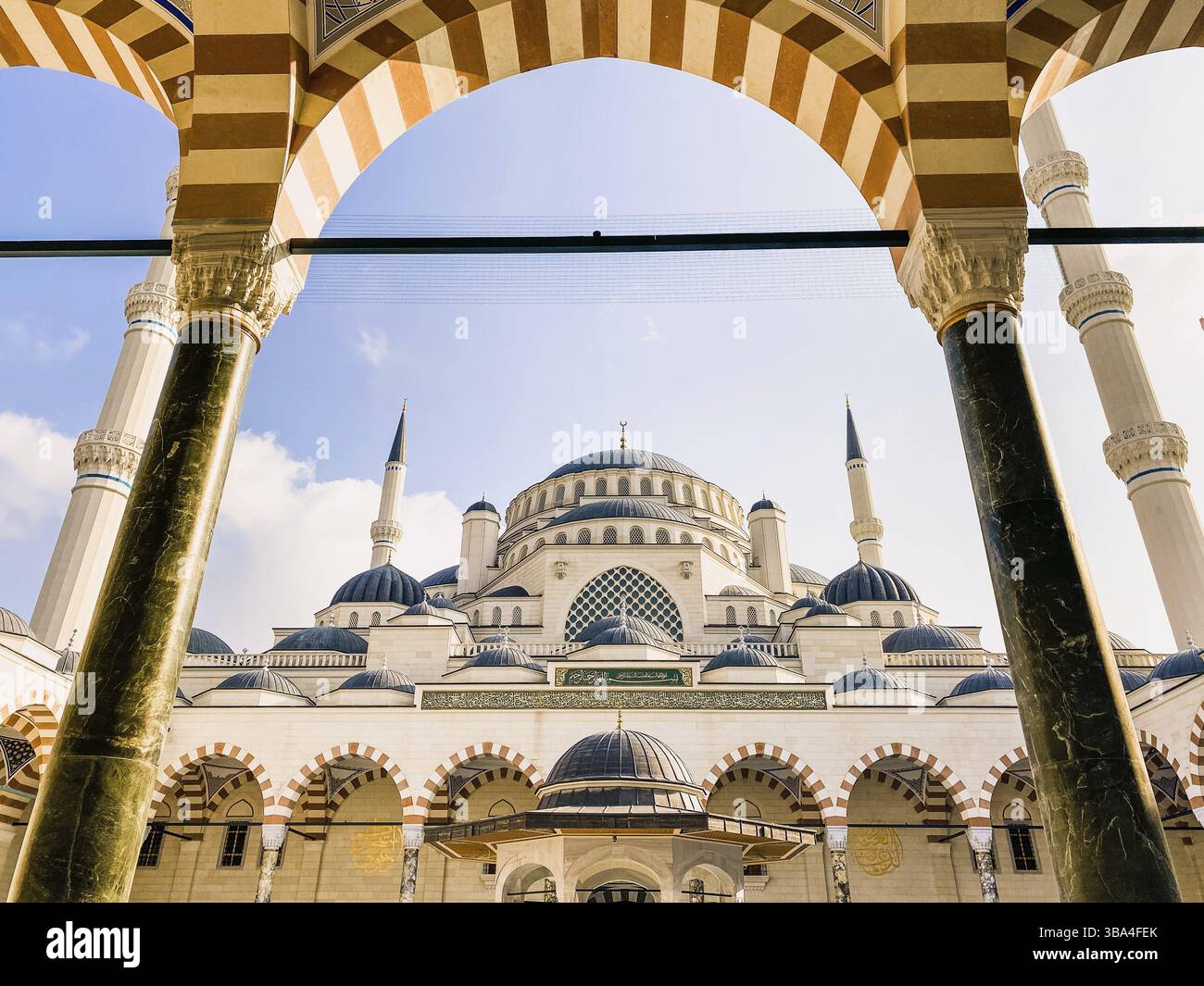Oktober 30, 2019. Istanbul Camlica Moschee. Türkische Camlica Camii. Die größte Moschee in der Türkei. Die neue Moschee und der größte in Istanbul. Auf Stockfoto