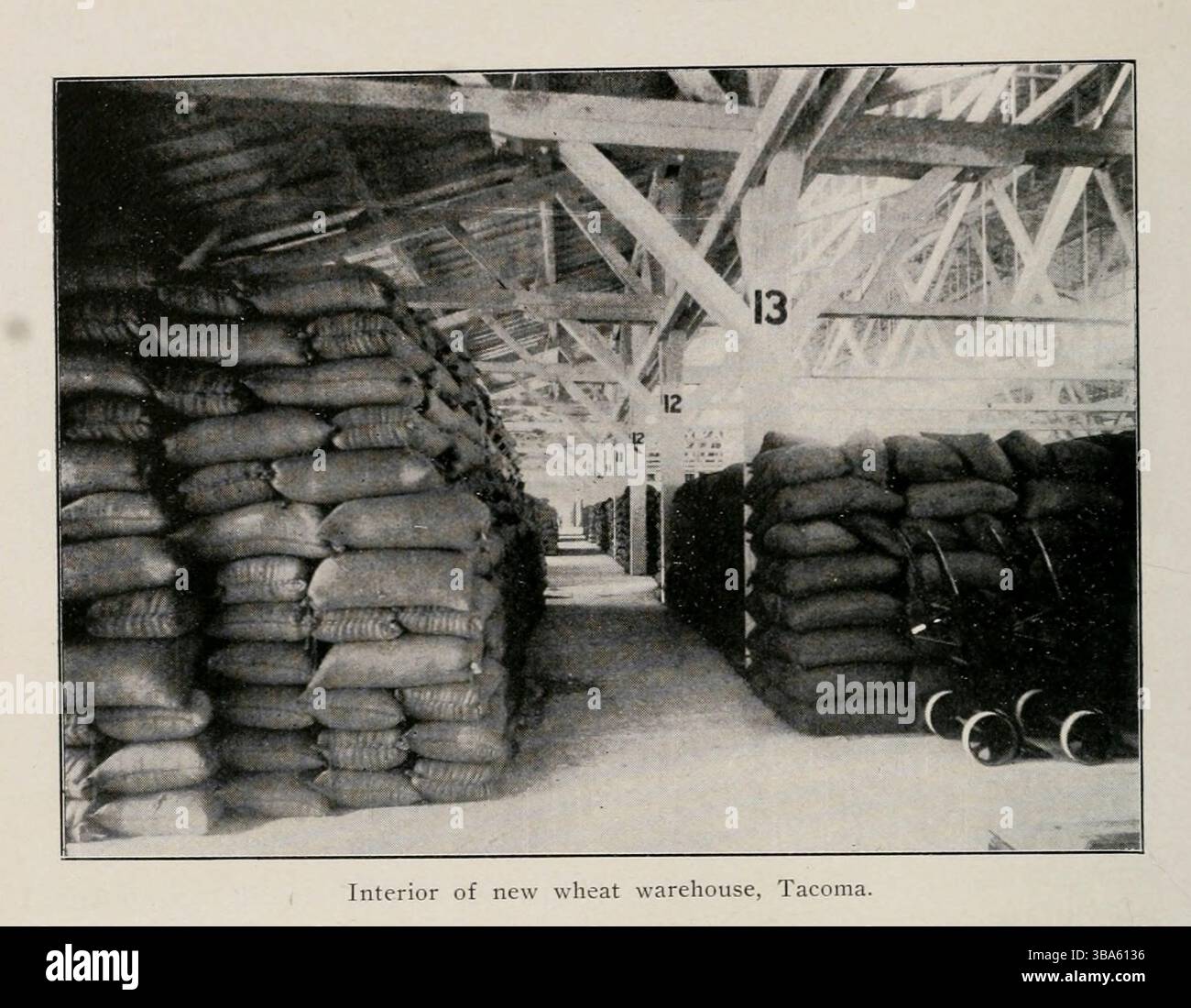 Das Innere des neuen Weizenlagers, Tacoma. Aus dem Artikel AMERIKANISCHER LANDTRANSPORT IN DEN ORIENT. Von Harrington Emerson. Vom Engineering Magazine gewidmet dem Industrial Progress Band XXIV Oktober 1902 bis März 1903 The Engineering Magazine Co Stockfoto