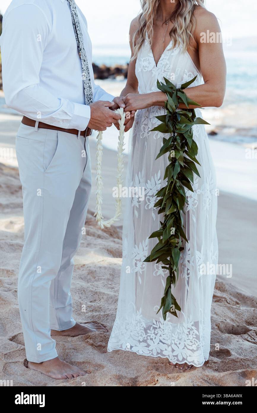 Hawaiian Beach Wedding Lei Exchange Stockfoto
