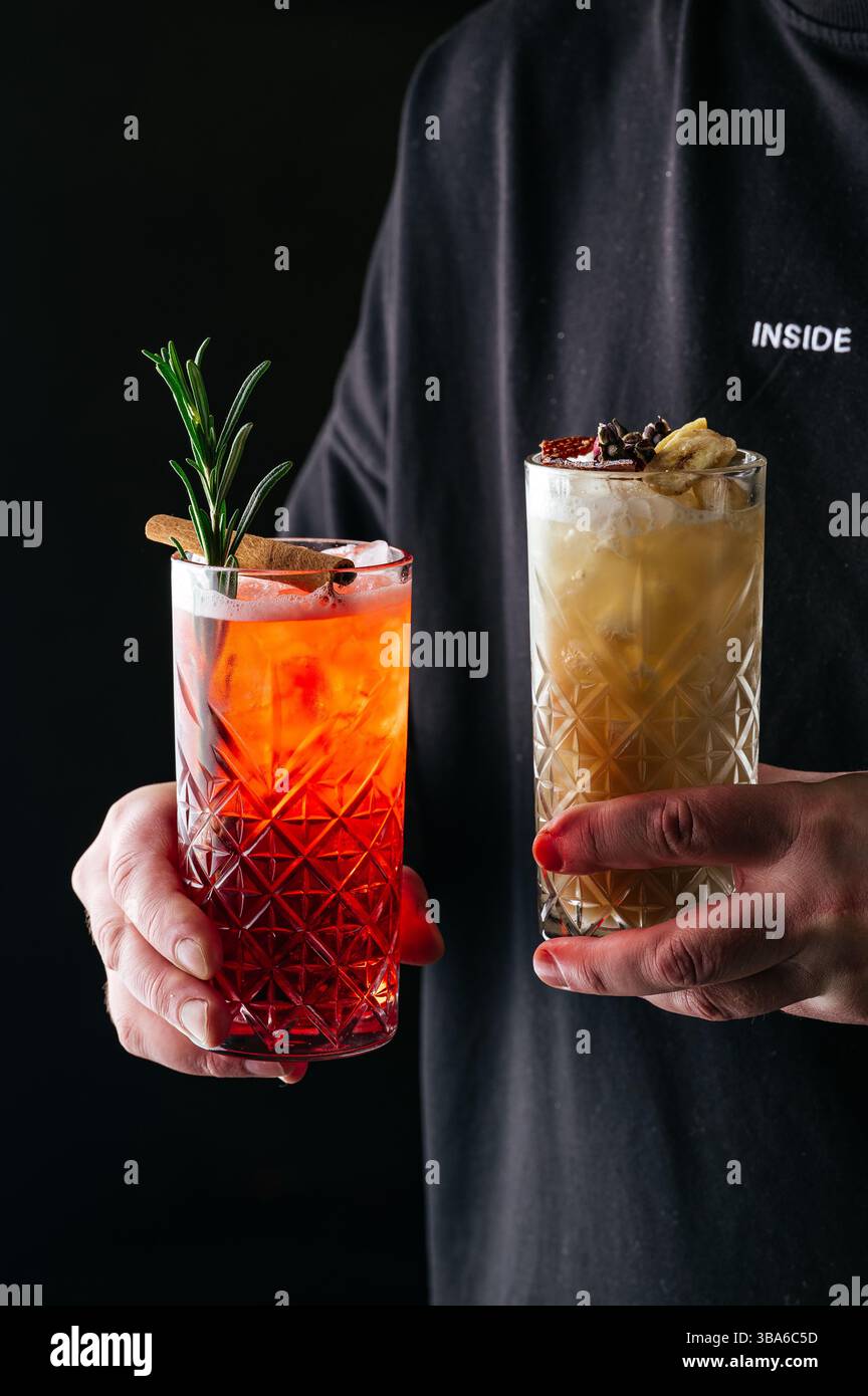 Alkoholischer Cocktail negroni und mai Tai Stockfoto